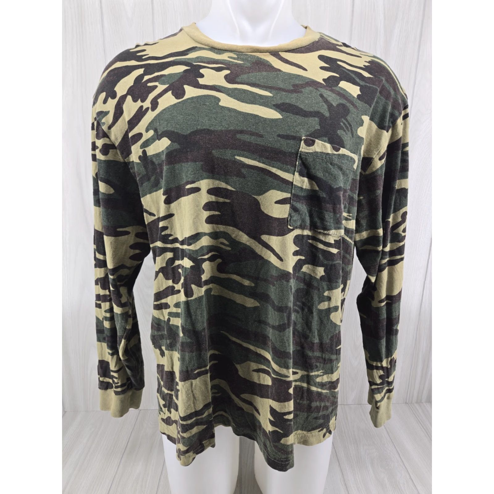 Vintage VINTAGE Horizon Camouflage Long Sleeve Shirt Camouflage XL Men Green Distressed Camo Horizon Tshirt XL Mens Size US XL / EU 56 / 4 - 2 Thumbnail