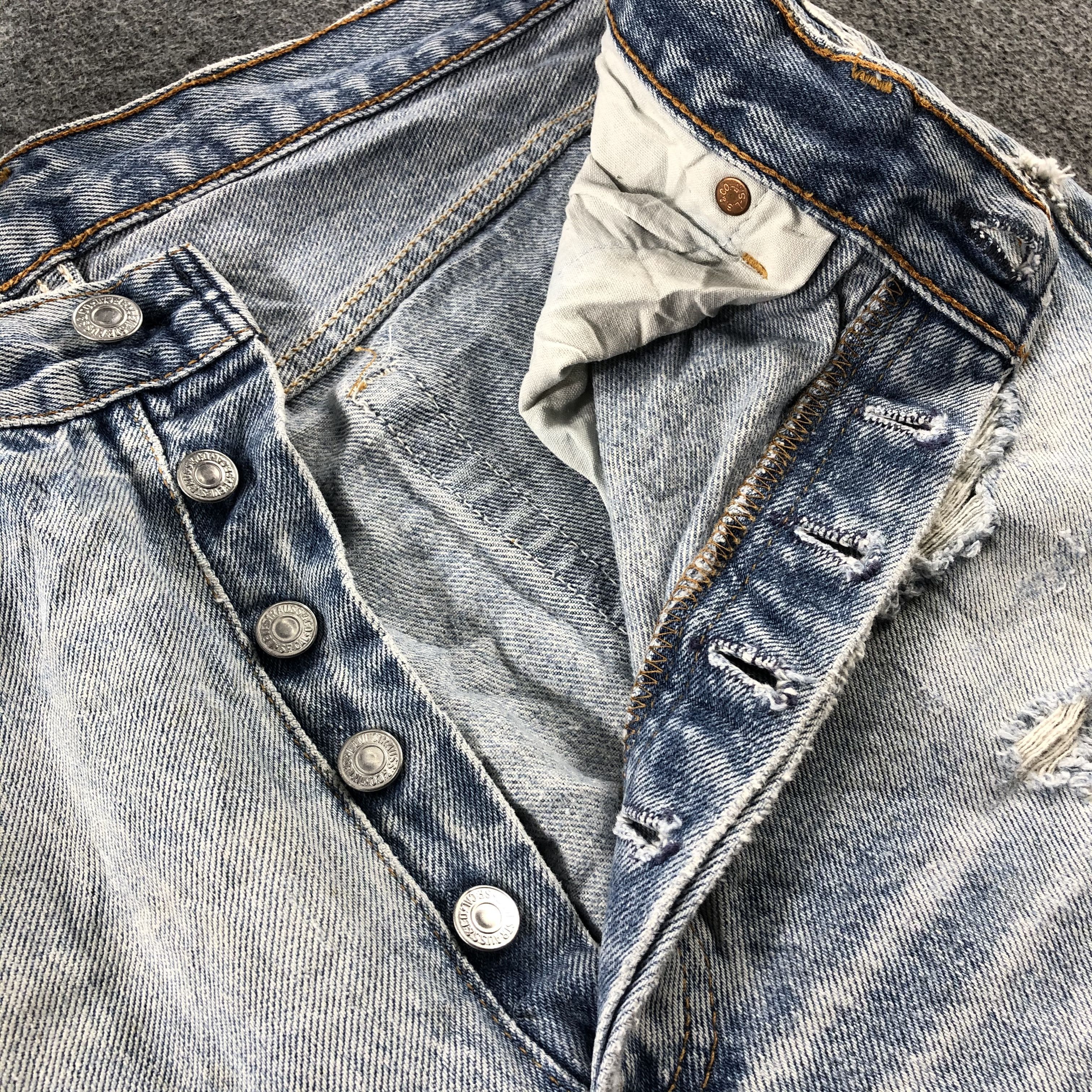 Levi's Vintage 90s Light Wash Levis 501 Jeans-J2611 Size US 33 - 11 Thumbnail