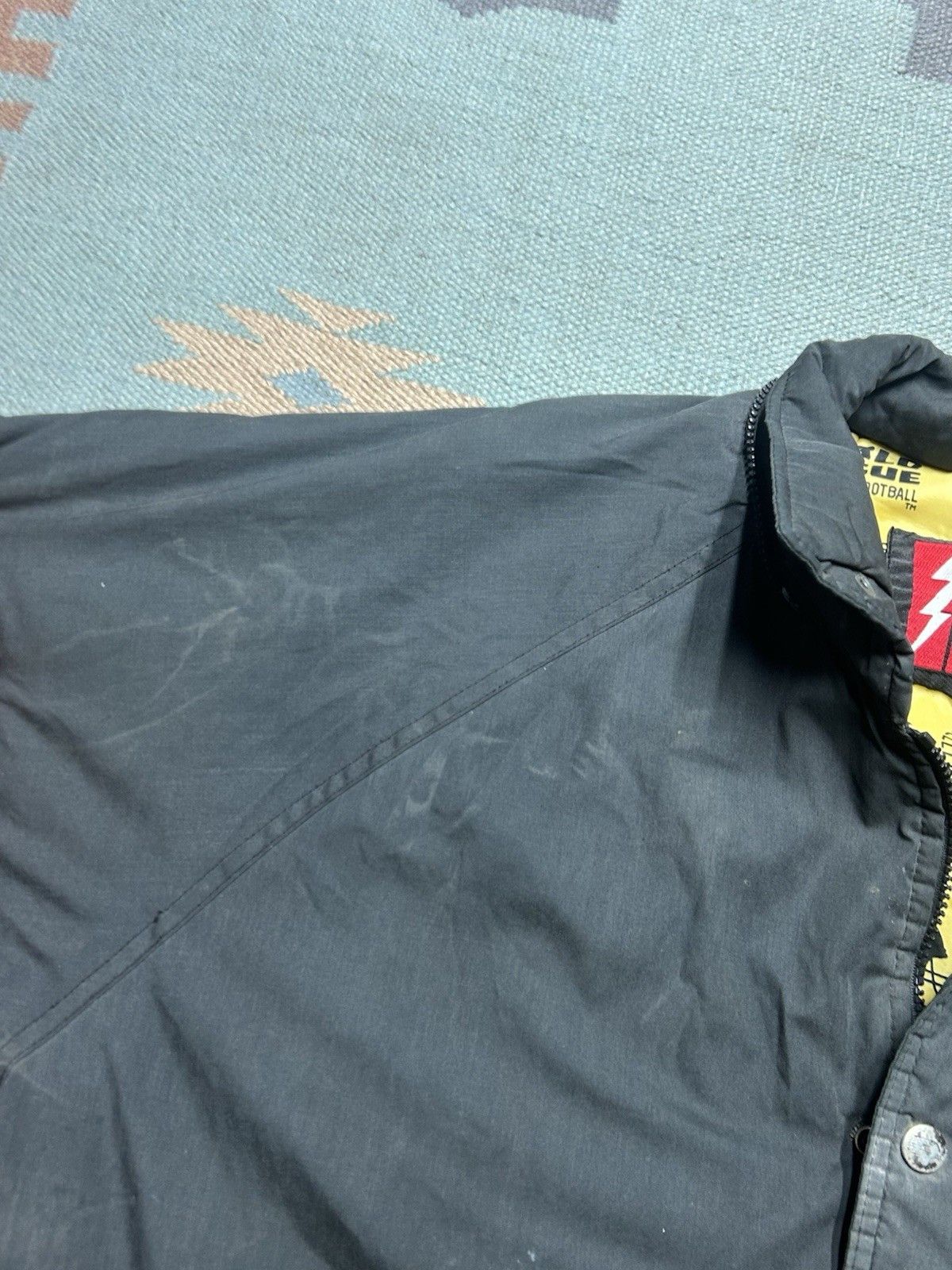 Vintage VTG pro player puffer jacket Barcelona dragons distressed L Size US L / EU 52-54 / 3 - 7 Thumbnail