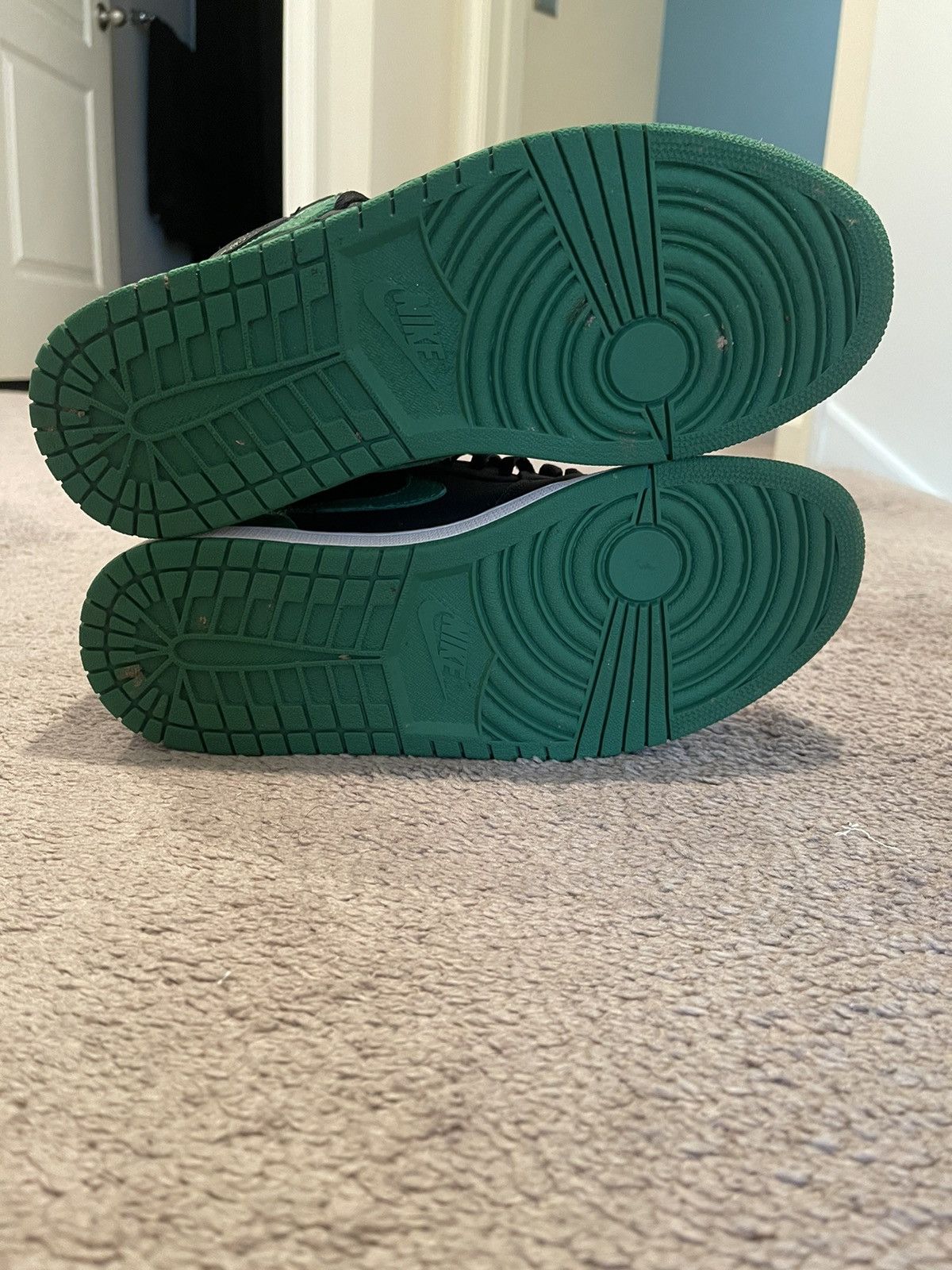 Jordan Brand Air Jordan 1 Retro High OG Pine Green 2.0 Size US 10.5 / EU 43-44 - 7 Thumbnail