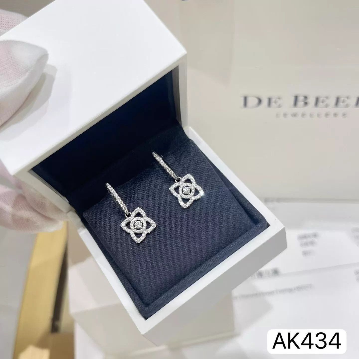 Other De Beers Lotus Earrings AK434 2020 Like New Box/Papers/Cert Size ONE SIZE - 5 Thumbnail