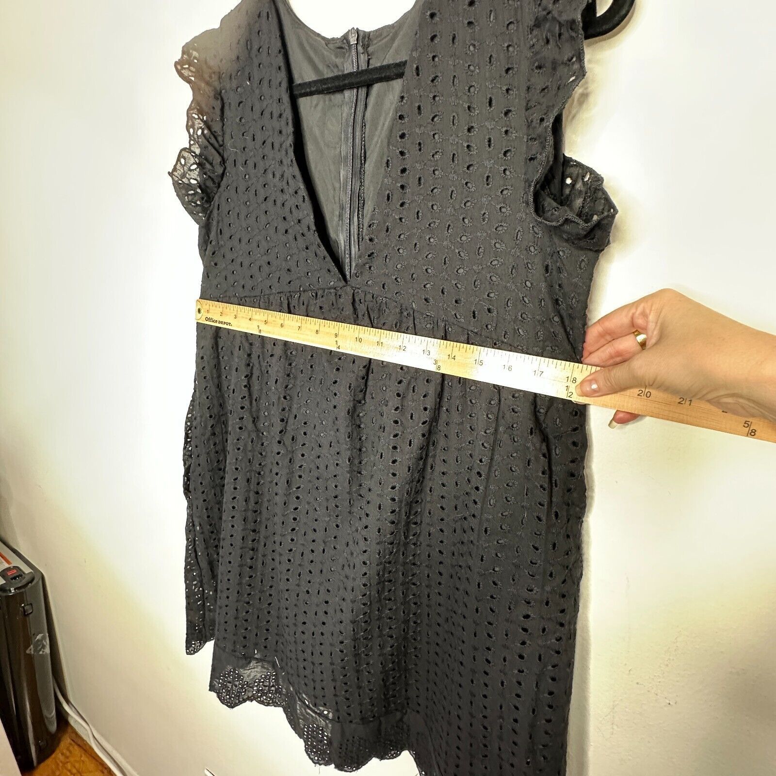 Other Black Eyelet Ruffle VNeck Zip Sleeveless Romper Empire Waist Size M / US 6-8 / IT 42-44 - 15 Thumbnail