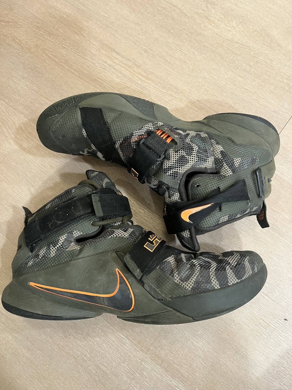 Nike Nike Lebron Sneakers Size US 11 / EU 44 - 2 Thumbnail