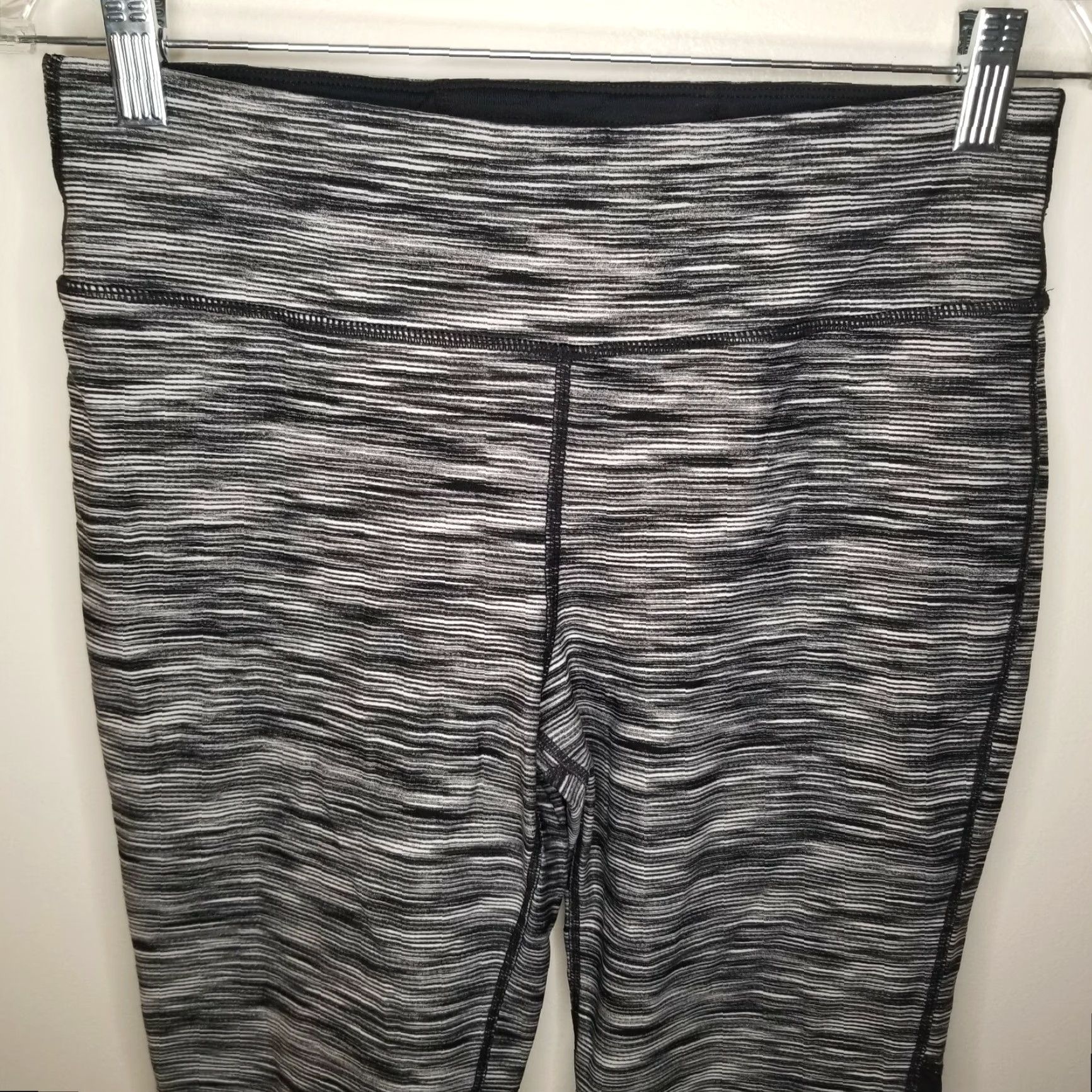 Tommy Hilfiger Tommy Hilfiger Sport Leggings Capris Women’s Size L Gray Activewear/Capri Sportswear Womens L Gray Size 36" / US 14 / IT 50 - 2 Thumbnail