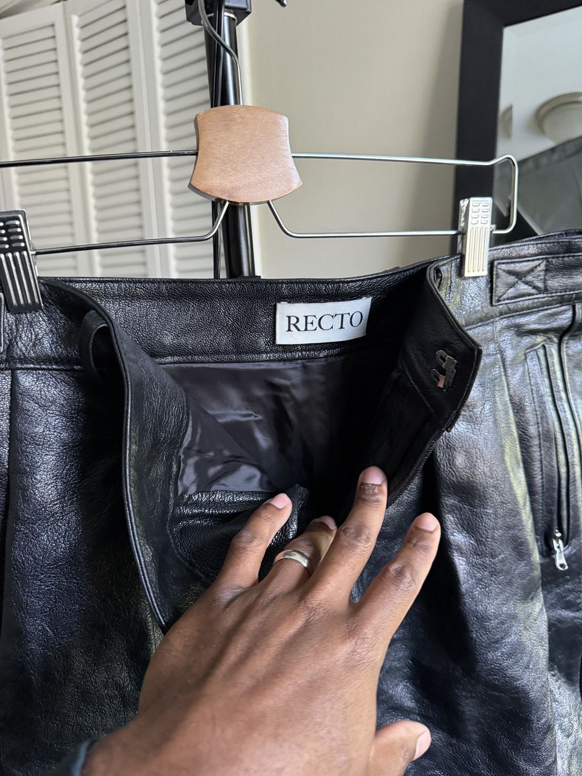 RECTO Recto Black Pleated Leather Shorts Size US 36 / EU 52 - 5 Thumbnail