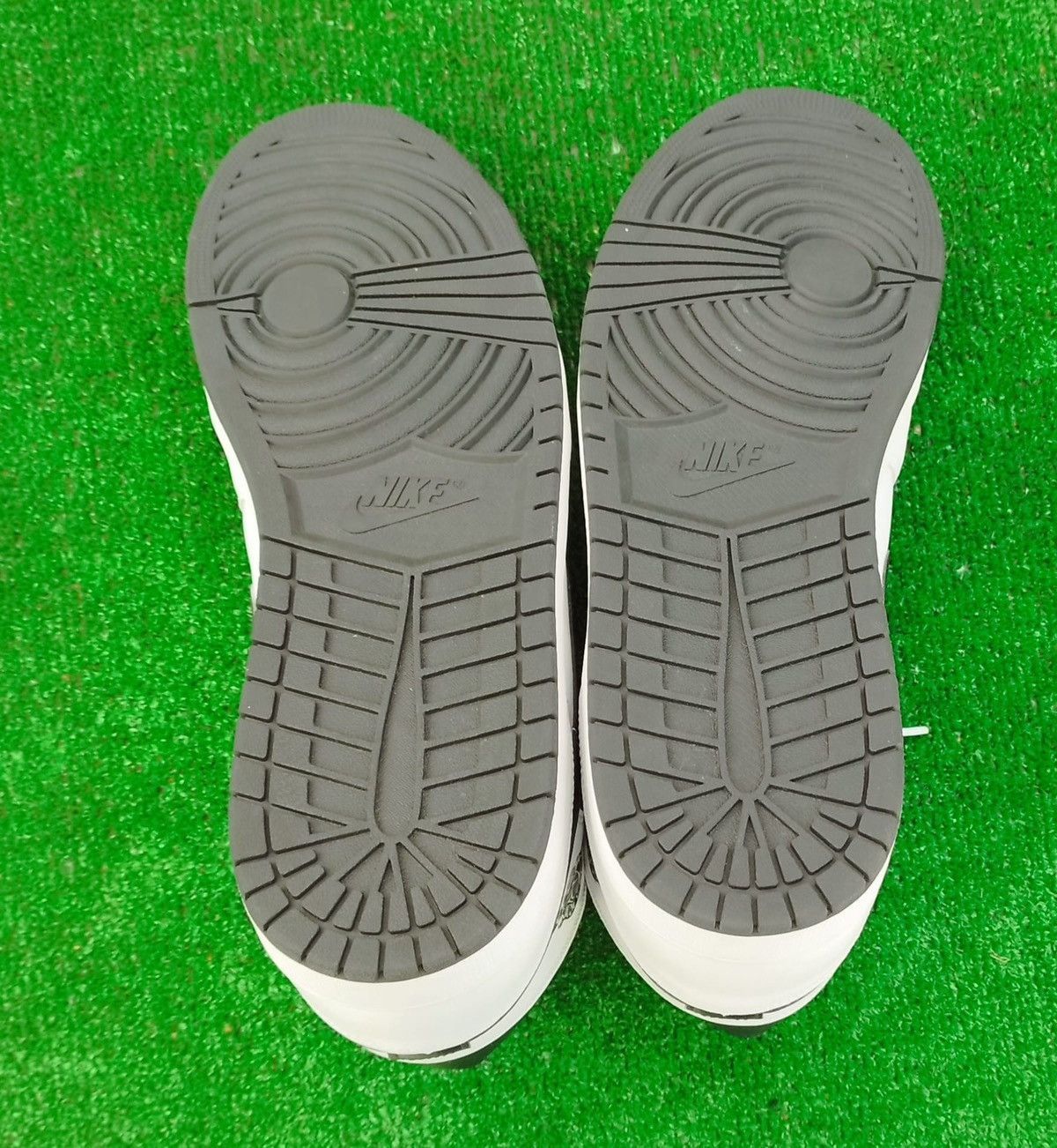 Jordan Brand Shoes Air Jordan 1 Mid. Size US 15 / EU 48 - 7 Thumbnail