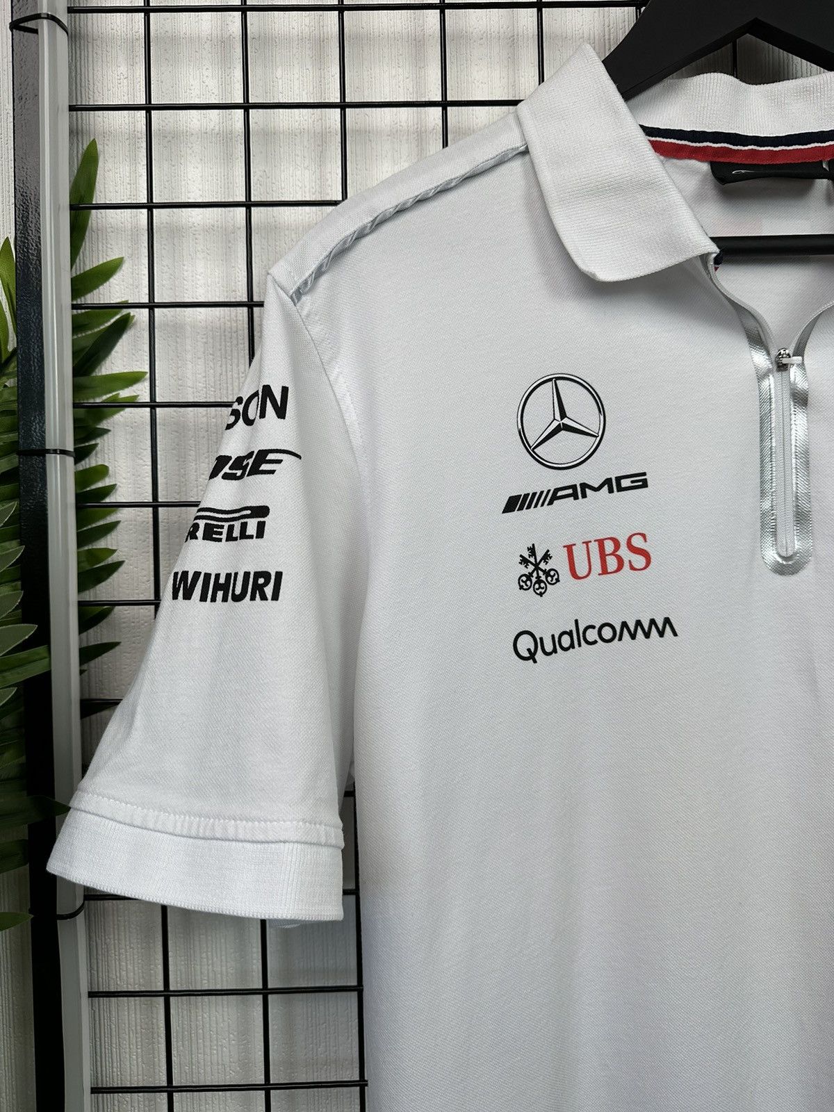 Formula 1 × Mercedes-Benz Mercedes AMG Benz Formula uno Petronas Men XL White T shitrt Size US XL / EU 56 / 4 - 5 Thumbnail