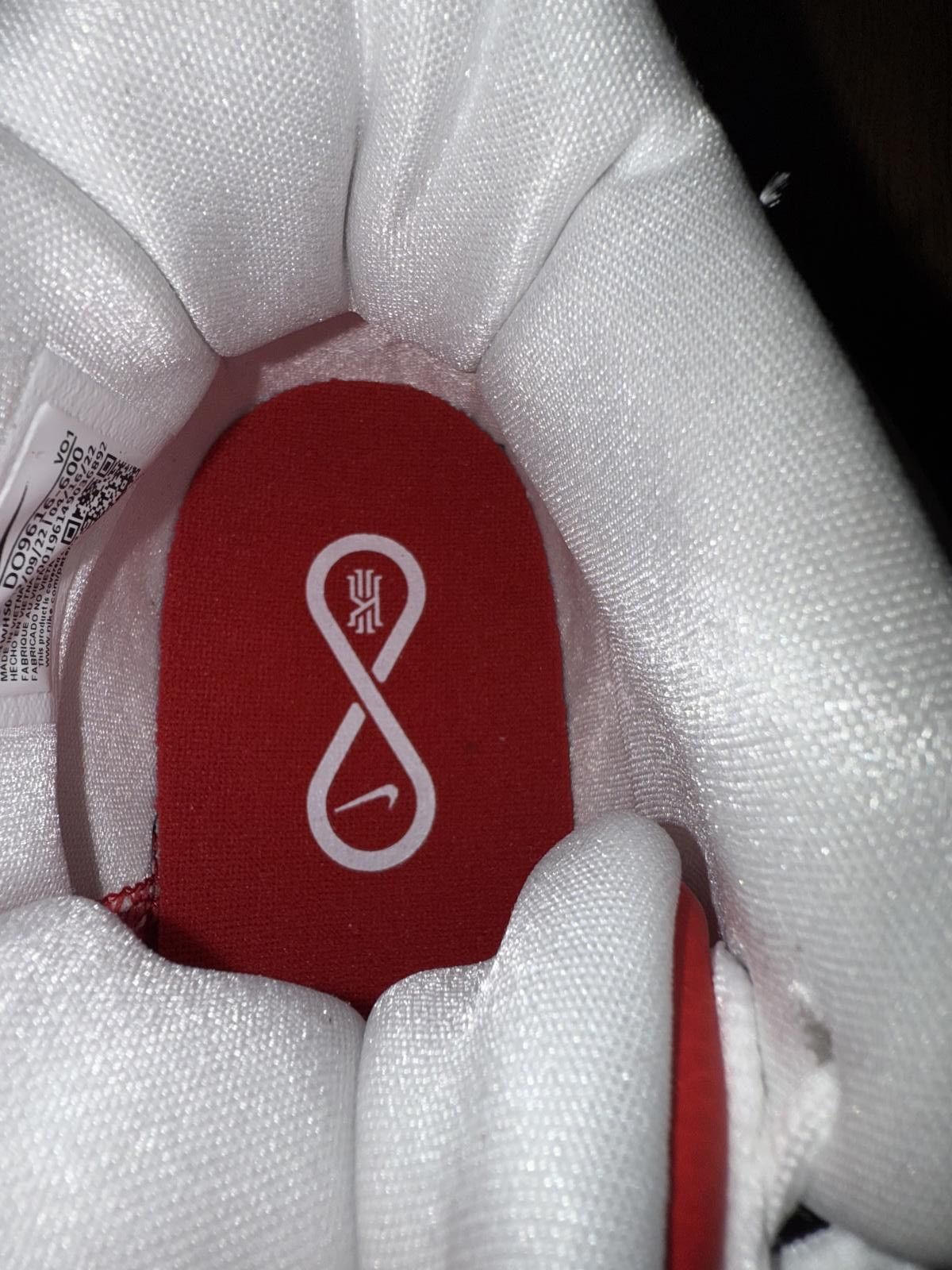 Nike Nike Kyrie 6 TB University Red Size US 9 / EU 42 - 9 Thumbnail