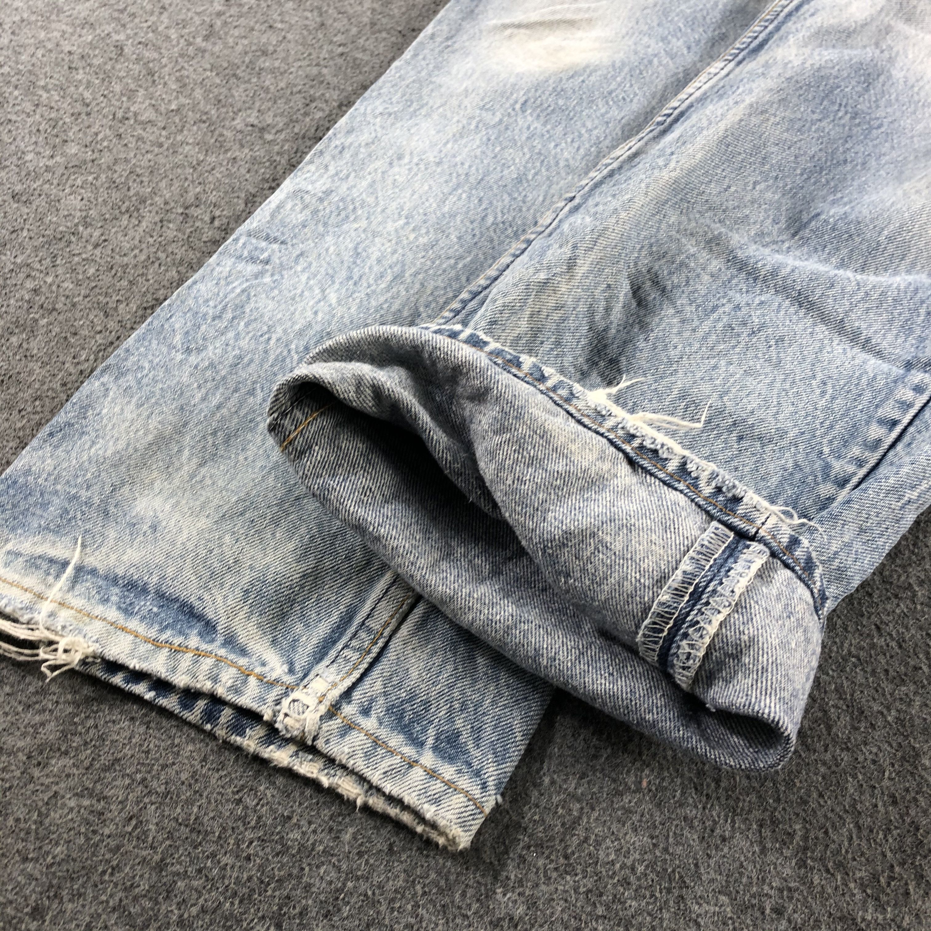 Levi's Vintage 90s Light Wash Levis 501 Jeans-J2611 Size US 33 - 7 Thumbnail