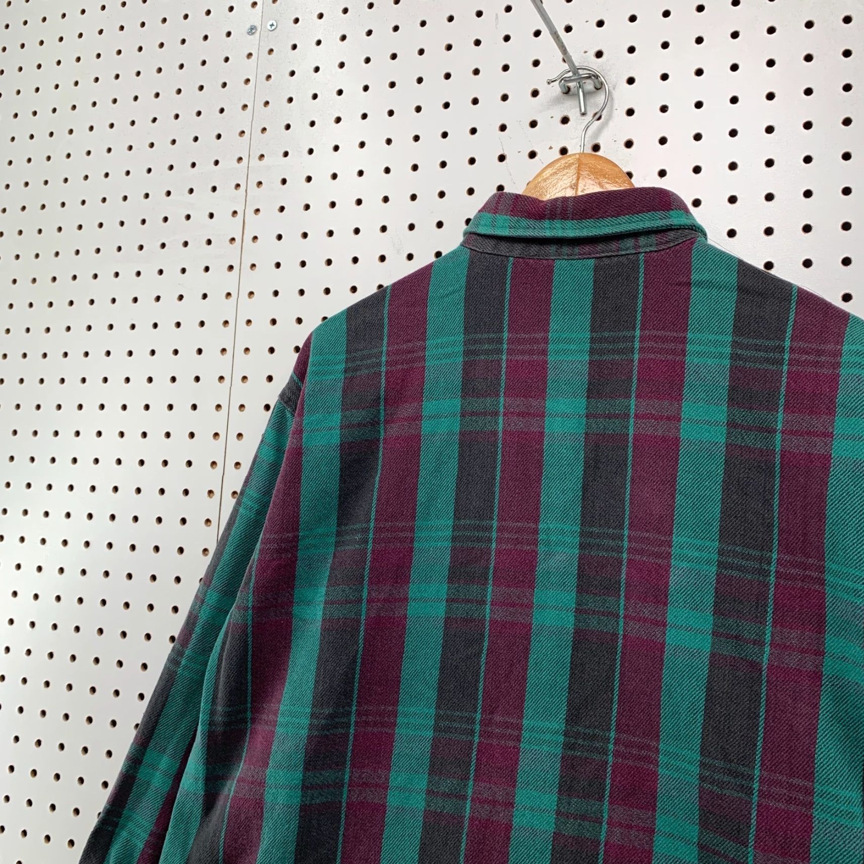 Vintage Vintage St. John Bay Men's Plaid Button-Up Shirt Large Green Purple Casual Cotton Made USA Size US L / EU 52-54 / 3 - 8 Thumbnail