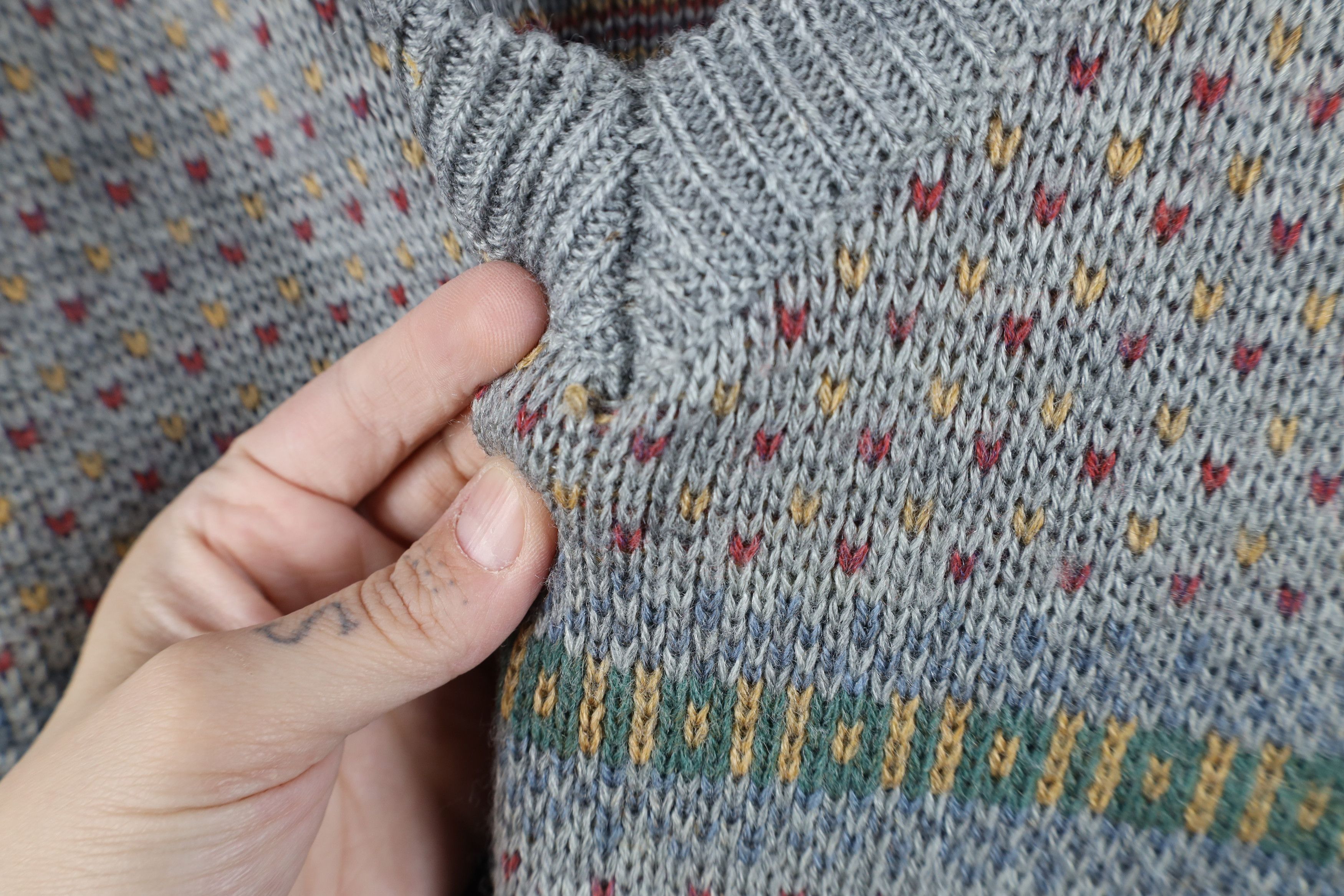 Vintage Vintage 70s Streetwear Rainbow Fair Isle Knit Sweater Size L / US 10 / IT 46 - 4 Thumbnail