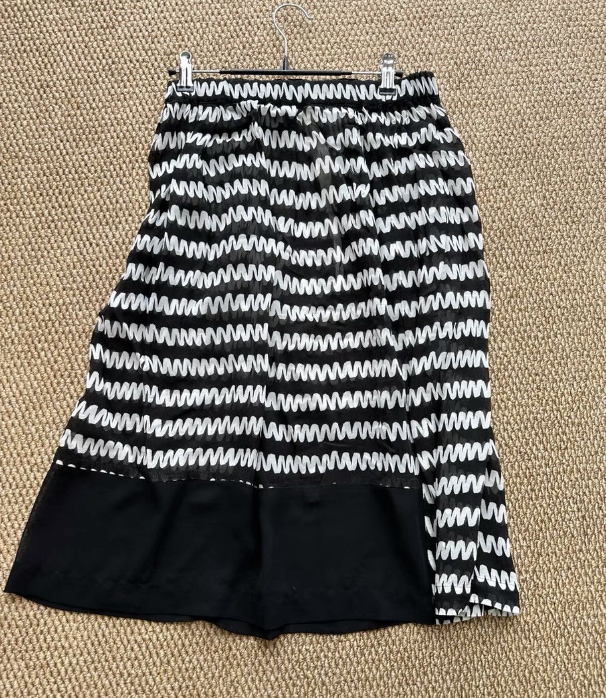 Comme des Garcons COMME des GARÇONS Black & White Wave Print Skirt K23 Size 24" / US 00 / IT 34 - 6 Thumbnail