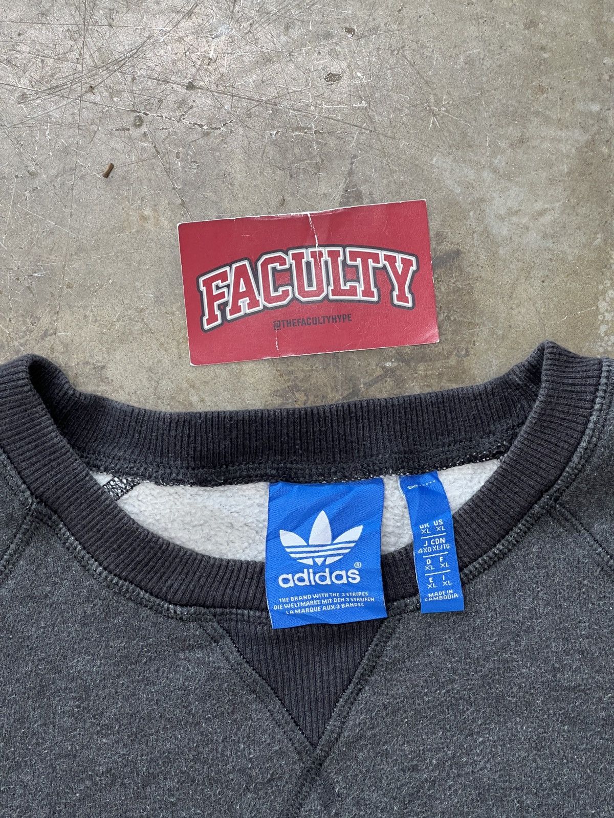 Adidas Adidas Logo Crewneck XL Size US XL / EU 56 / 4 - 3 Thumbnail