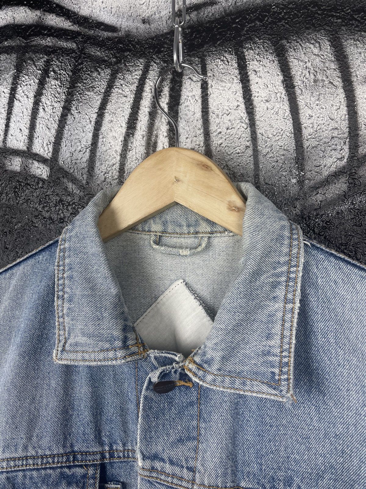 Wrangler Wrangler Vintage 80s Blue Distressed Denim Trucker Jeans Jacket Men’s Size Large Size US L / EU 52-54 / 3 - 4 Thumbnail