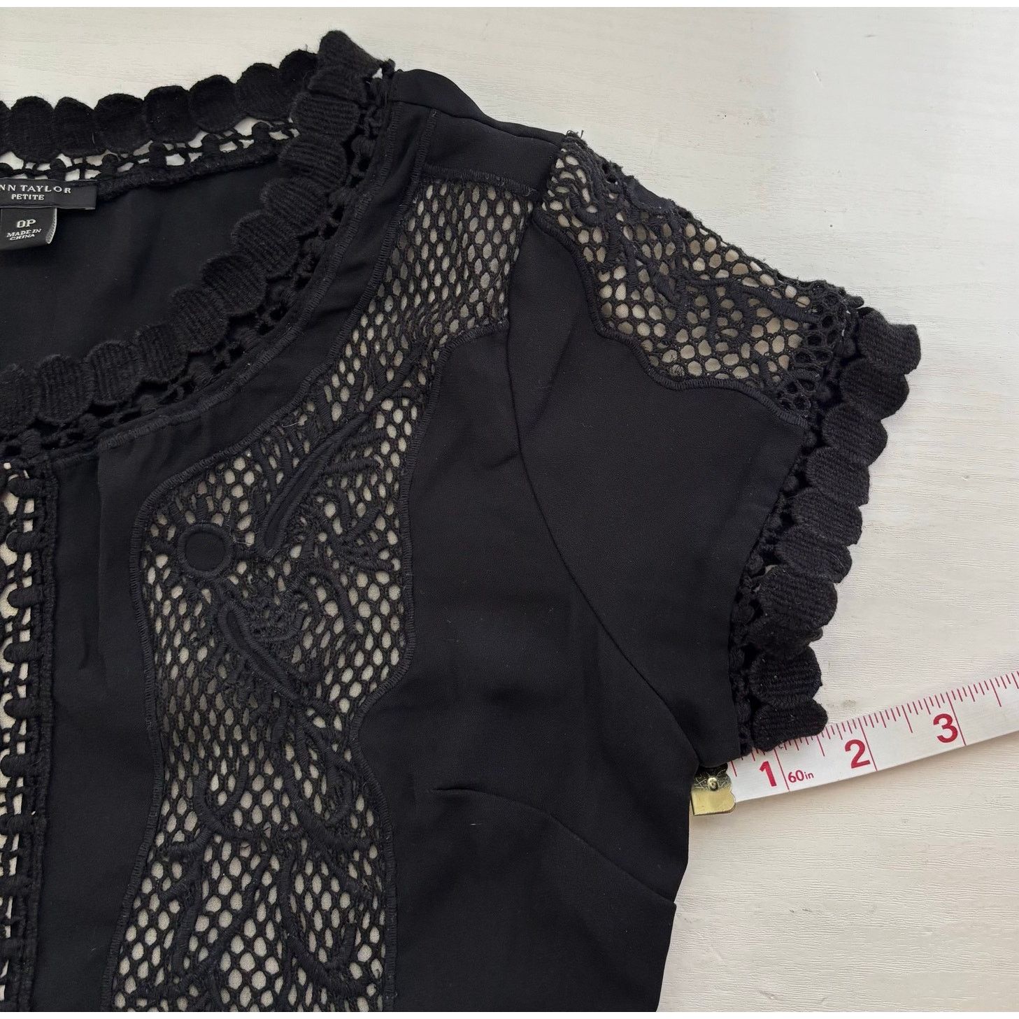 Ann Taylor Ann Taylor Black Crochet Lace Peplum Blouse Petite 0 Lined Size XS / US 0-2 / IT 36-38 - 6 Thumbnail