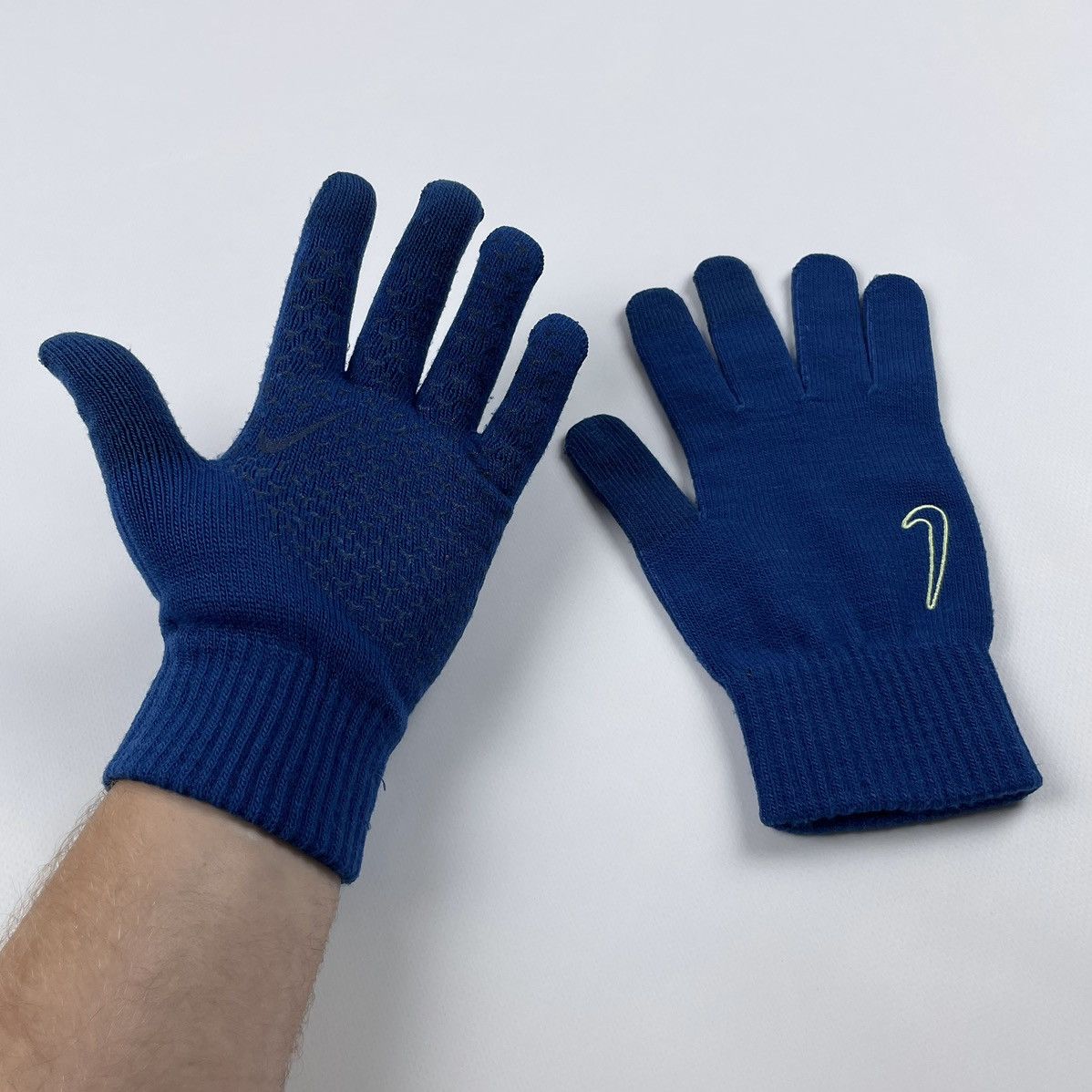 Nike Vintage Nike Knitted Gloves Swoosh Size ONE SIZE - 9 Thumbnail