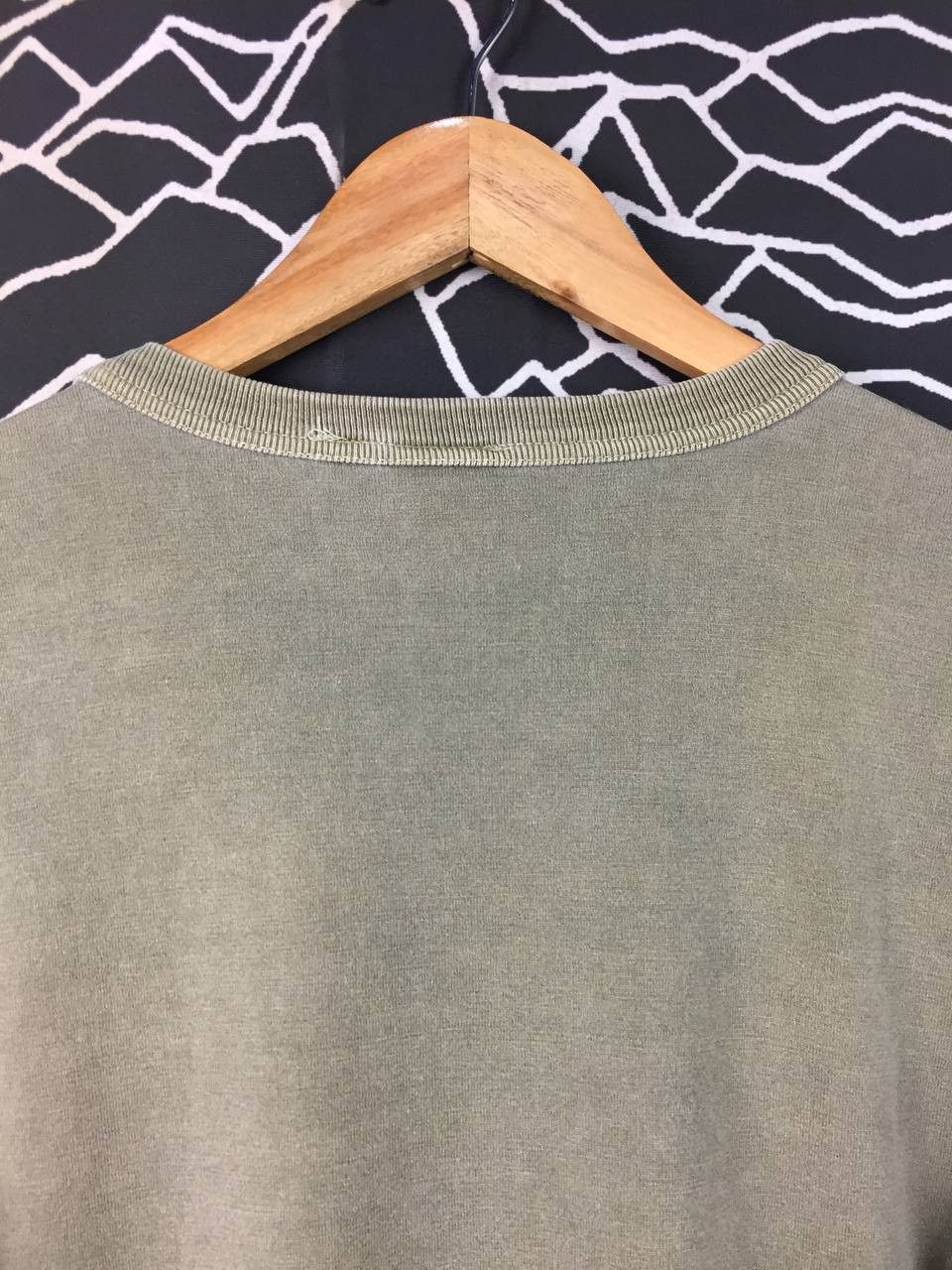 Avirex Vtg Avirex USA Peace is Cool Camo Double Layer Tee Size L Size US L / EU 52-54 / 3 - 8 Thumbnail