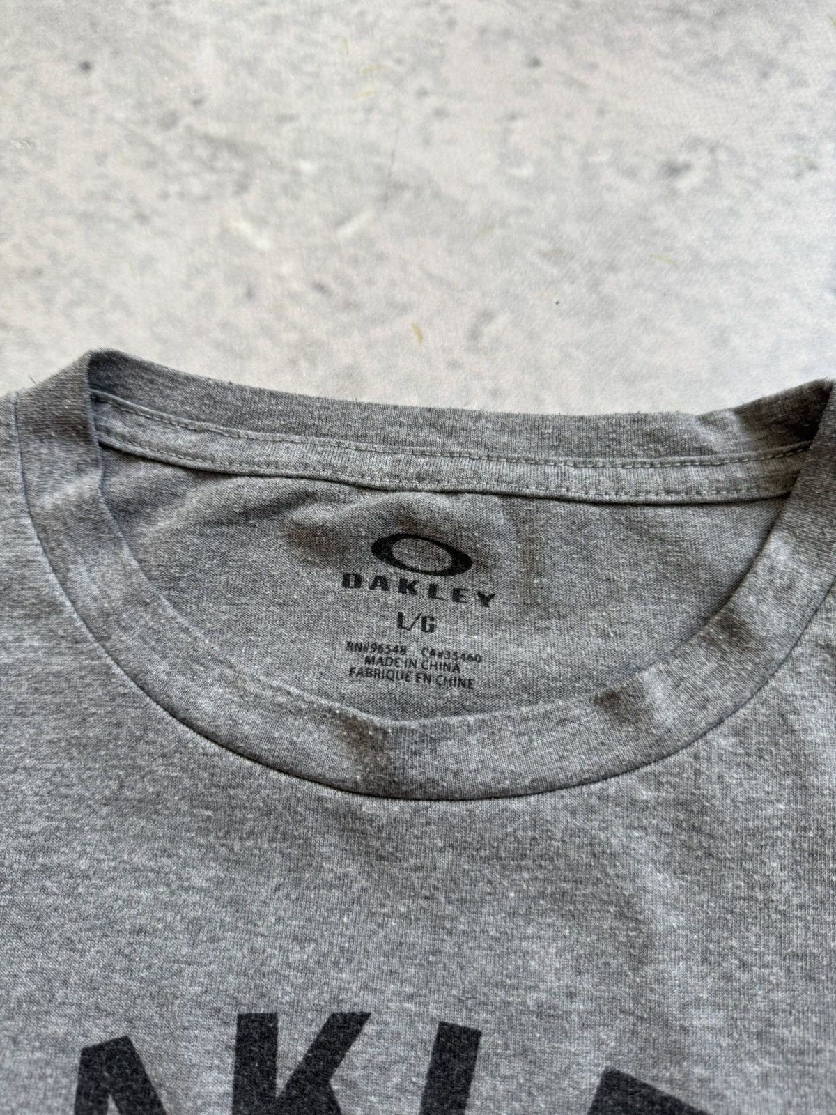 Oakley Oakley vintage big logo tee Tokyo Japan Size US L / EU 52-54 / 3 - 4 Thumbnail
