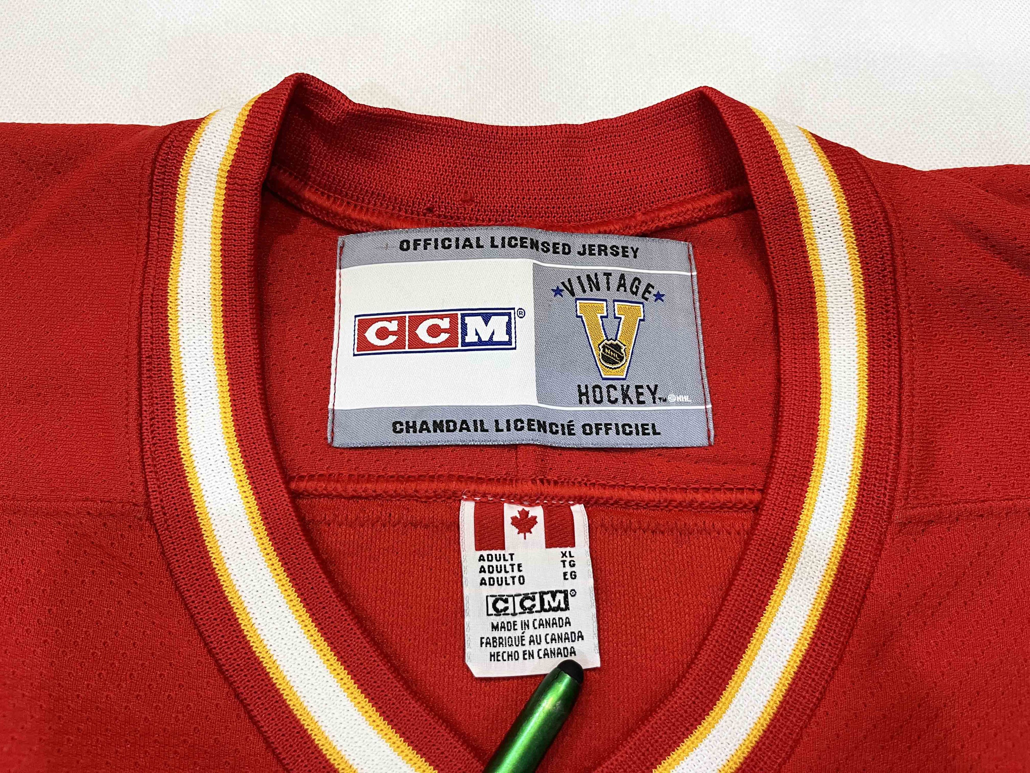 Ccm × NHL CCM Vintage Calgary Flames ZALAPSKI #33 NHL Hockey Jersey Size US XL / EU 56 / 4 - 4 Thumbnail