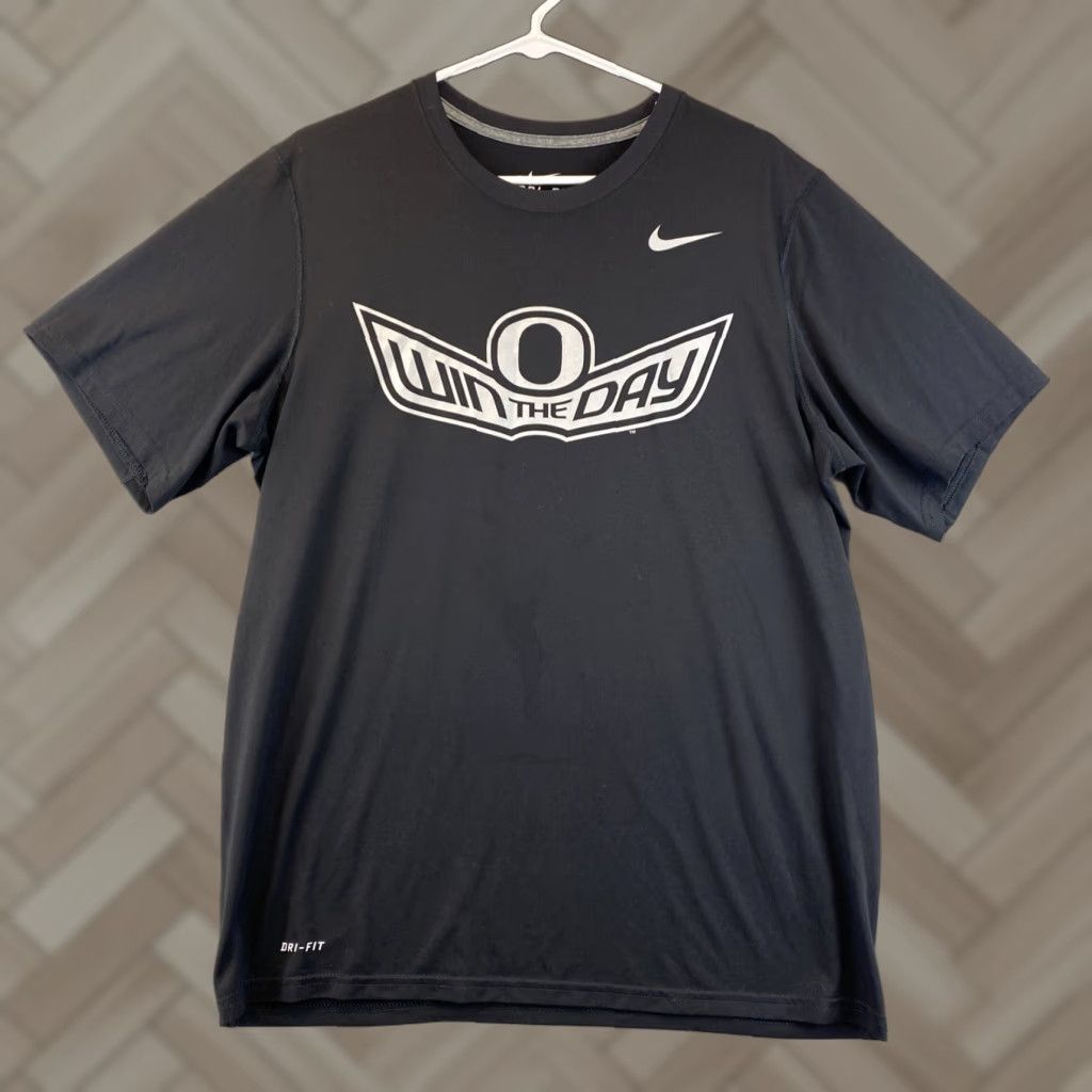 Nike Nike Men's T-Shirt Size Large Black Graphic Tee Crew Neck Logo Quotes 73-59 Size US 33 - 1 Thumbnail