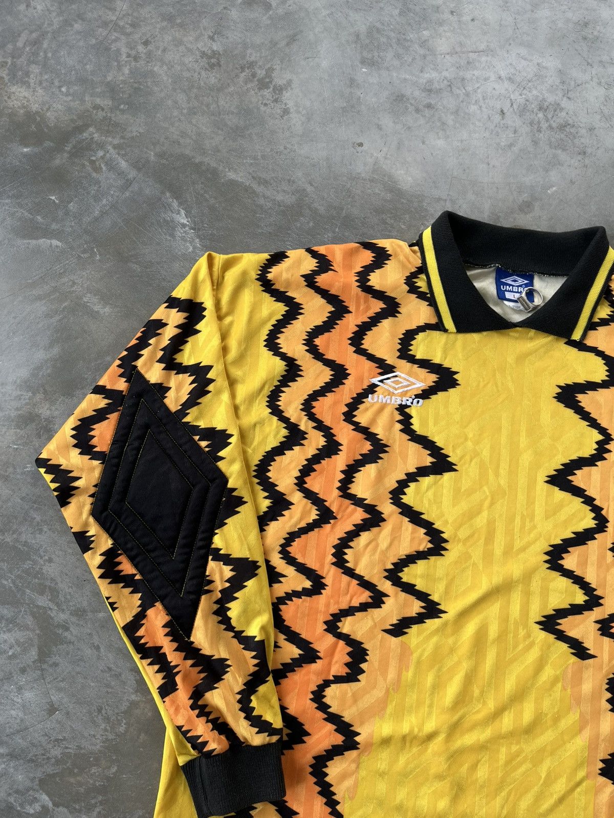 Umbro (Rare) 90s Vintage Umbro GK jersey Size US L / EU 52-54 / 3 - 3 Thumbnail