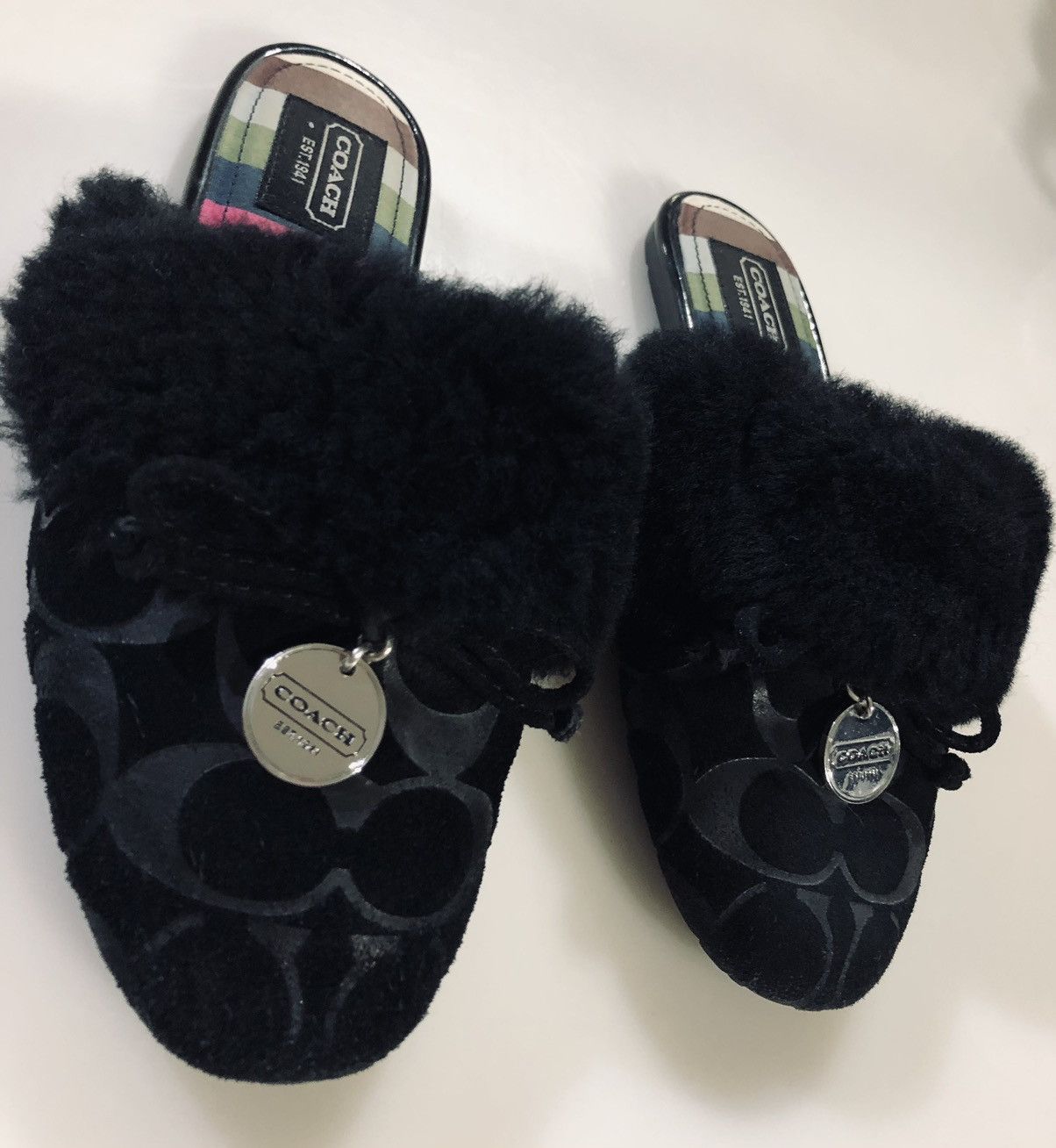 Coach Coach carra black suede/shearling logo slides 6 Size US 6 / IT 36 - 4 Thumbnail