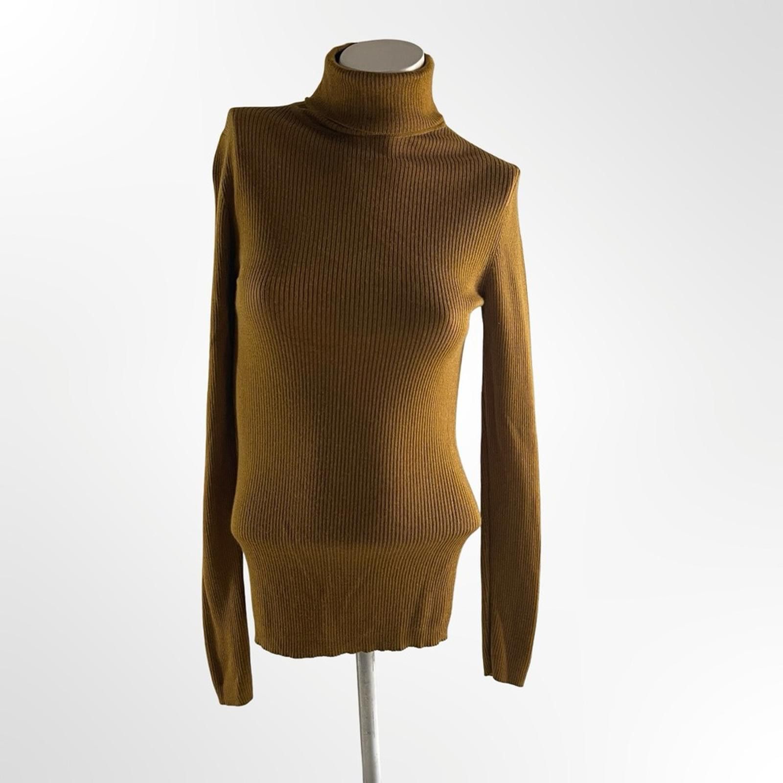 NBDN Nobrandedon Women's Mustard Turtleneck Sweater in Small size Size S / US 4 / IT 40 - 2 Thumbnail