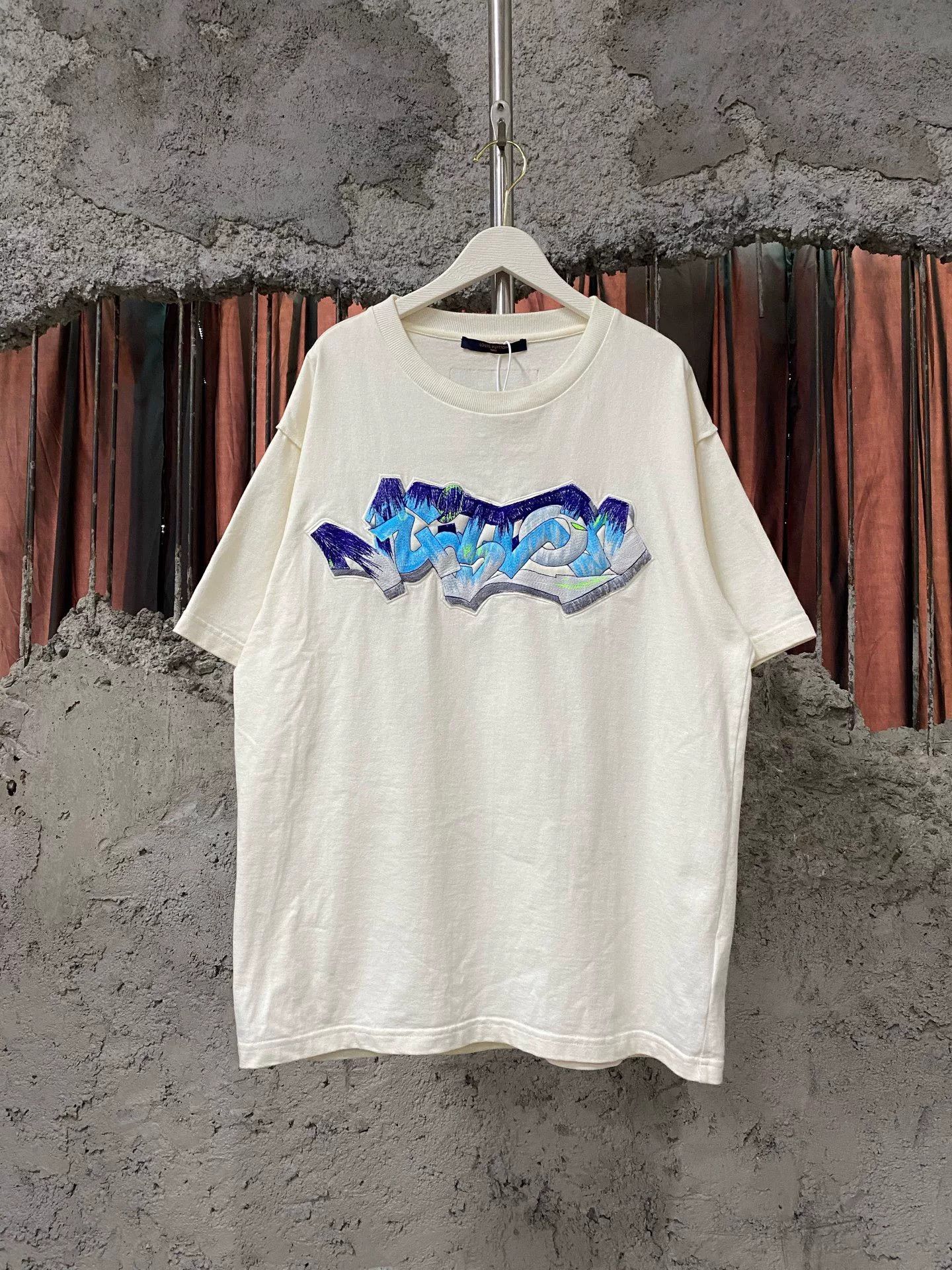 Louis Vuitton Louis Vuitton 3D Embroidery Mountain Short Sleeve Size US L / EU 52-54 / 3 - 1 Preview