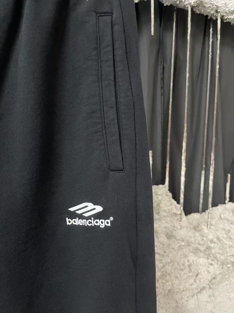 Balenciaga Balenciaga size XXS Manchester United Trousers Size US 27 - 6 Thumbnail