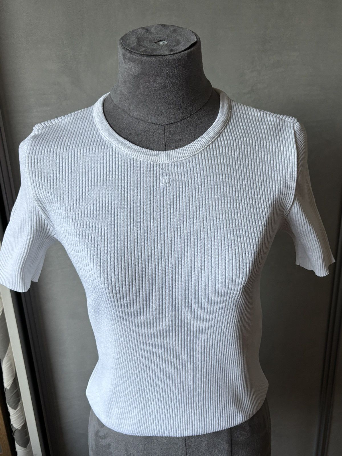 Chanel Chanel Vintage White Ribbed Knit Top with Tonal CC Size S / US 4 / IT 40 - 2 Thumbnail