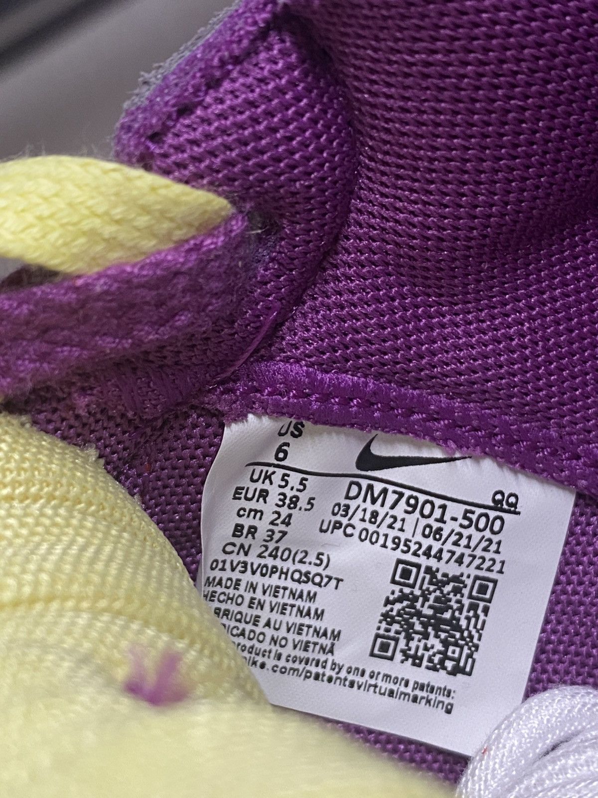 Kaws × Nike × Sacai Nike x sacai x kaws blazer low Size US 6 / EU 39 - 9 Thumbnail
