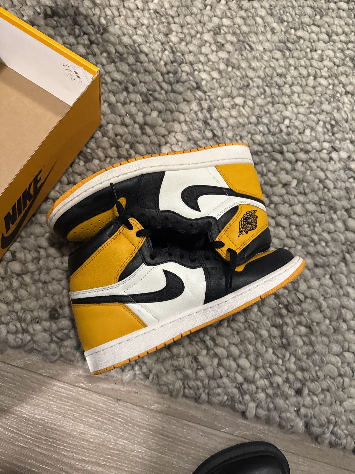 Jordan Brand Jordan 1 High retro og taxi Size US 9 / EU 42 - 2 Thumbnail