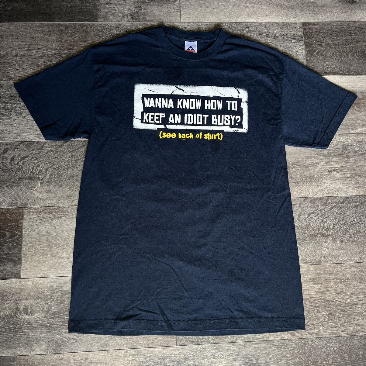 Vintage Vintage 2000s Wanna Know How To Keep An Idiot Busy Humor Tee Size US L / EU 52-54 / 3 - 3 Thumbnail