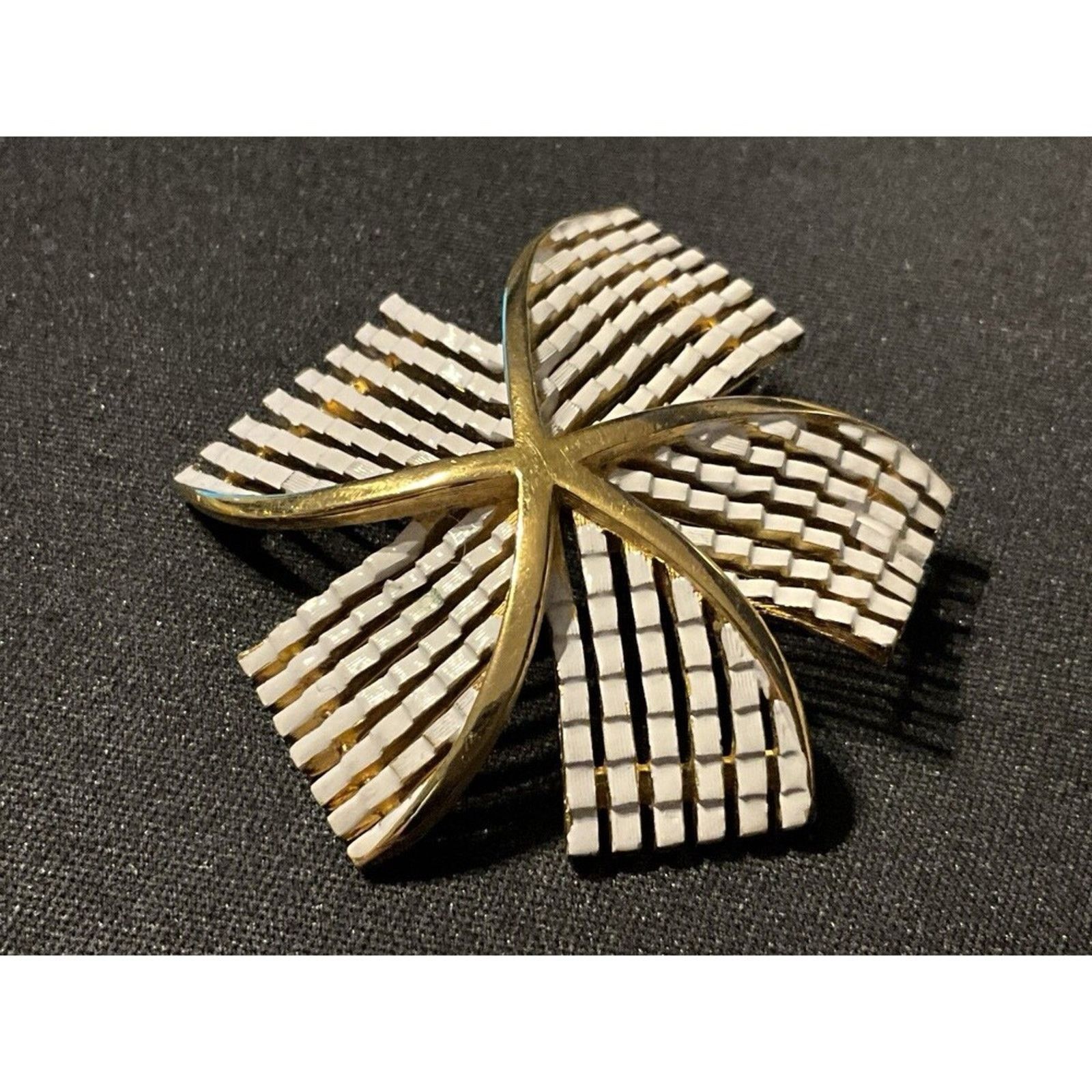 Other Crown Trifari Vintage Gold Tone White Enamel Windmill Brooch Size ONE SIZE - 1 Thumbnail