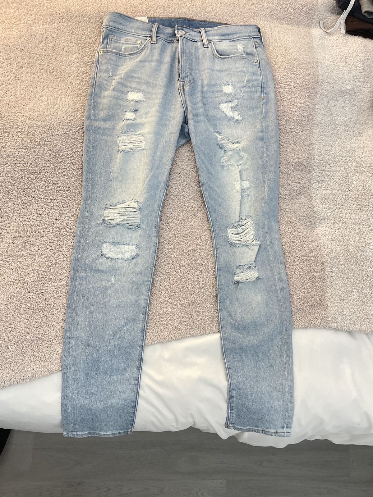 H&M Distressed Light Wash Jeans Size US 33 - 1 Thumbnail