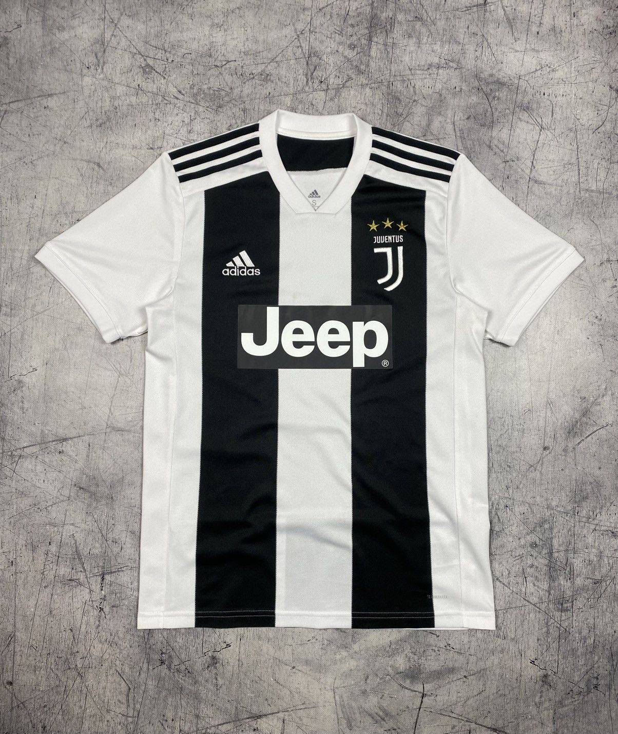Adidas Adidas Juventus FC 2018/19 Home Football Jersey Size US S / EU 44-46 / 1 - 2 Thumbnail