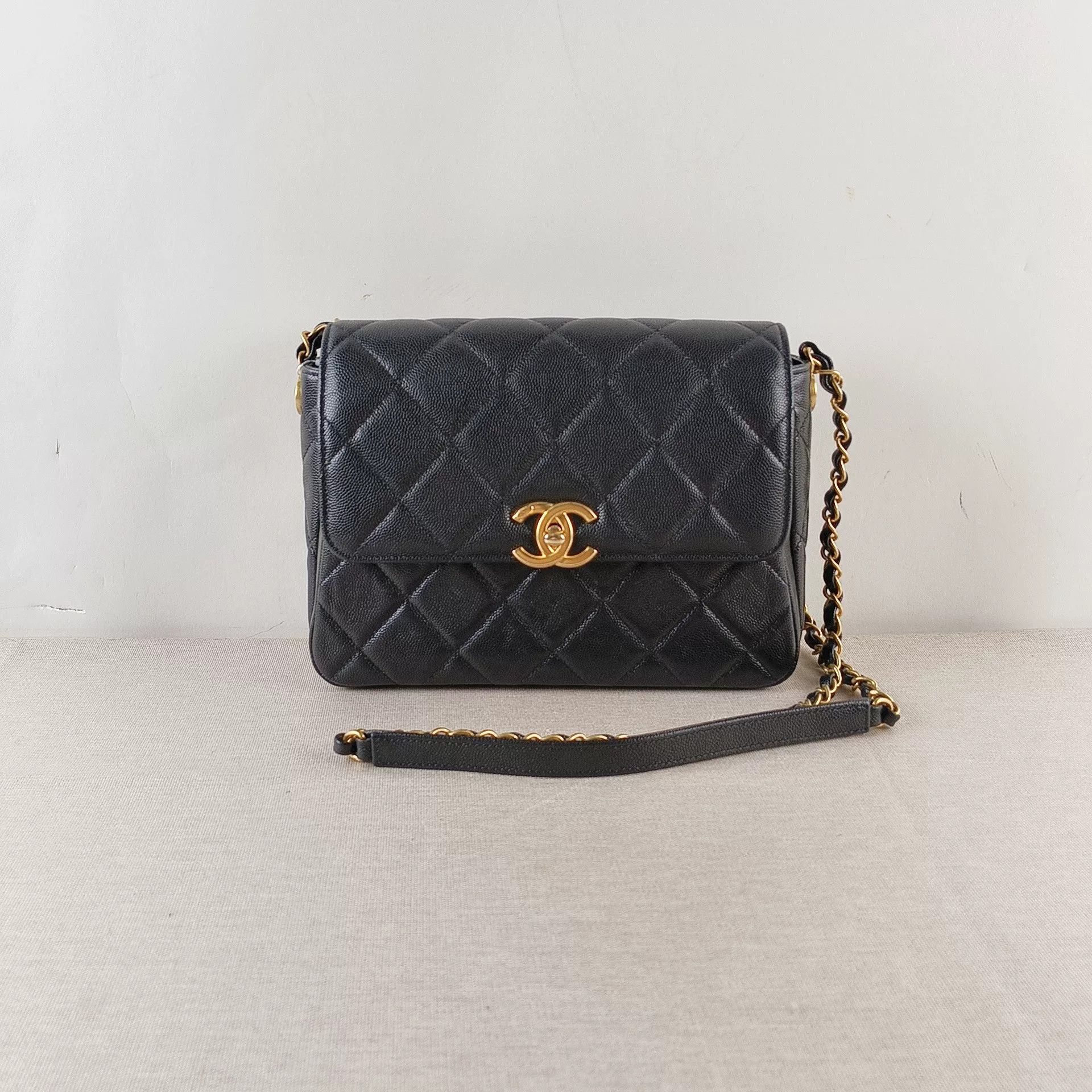 Chanel Pre-loved Bag Very good condition Size ONE SIZE - 1 Thumbnail