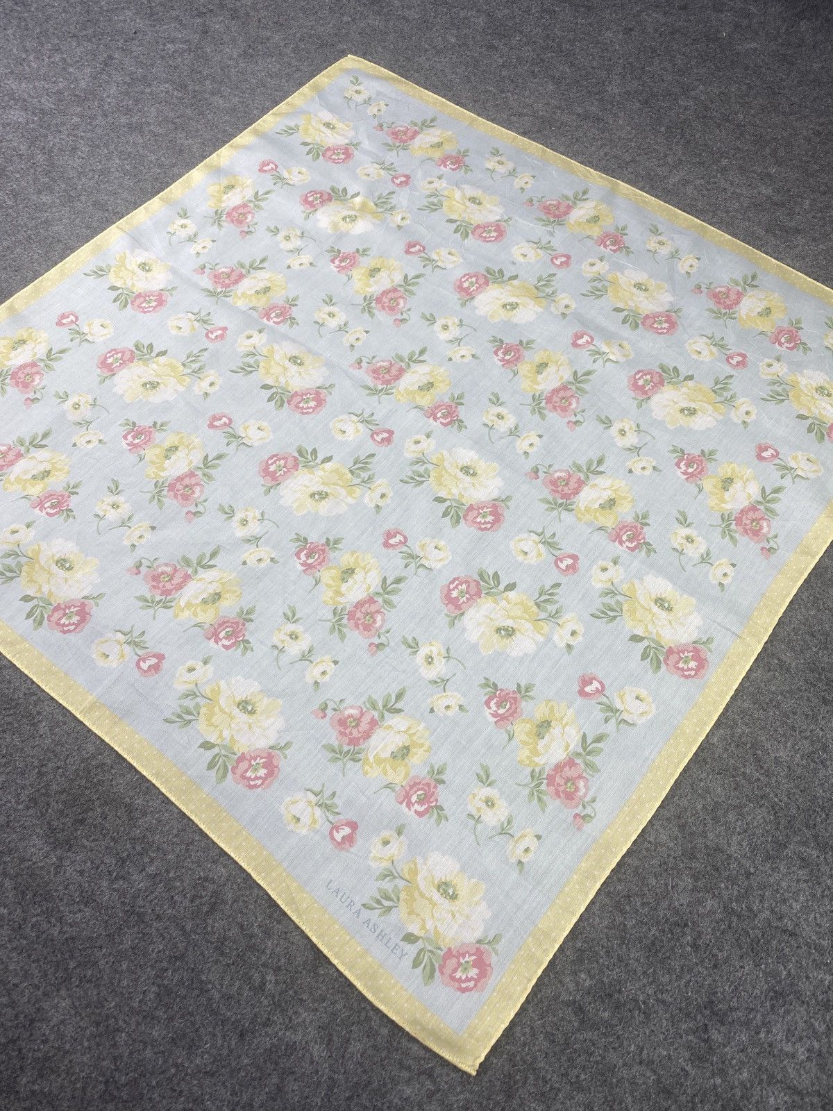 Laura Ashley × Vintage Laura Ashley floral handkerchief - B048 Size ONE SIZE - 4 Thumbnail
