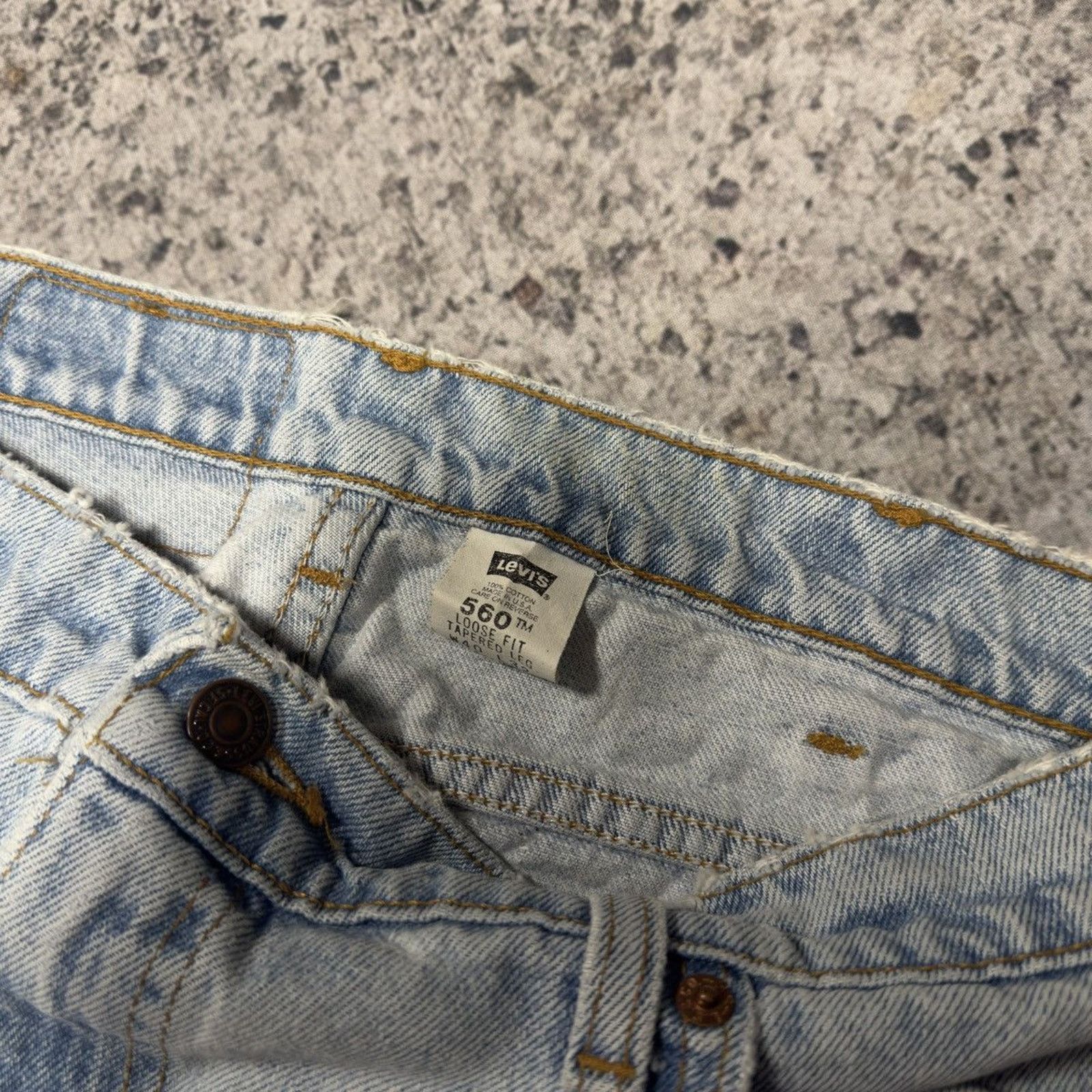 Levi's Vintage 1990s Levi’s 560 Loose Fit Tapered Thrashed Jeans Size US 39 - 6 Thumbnail