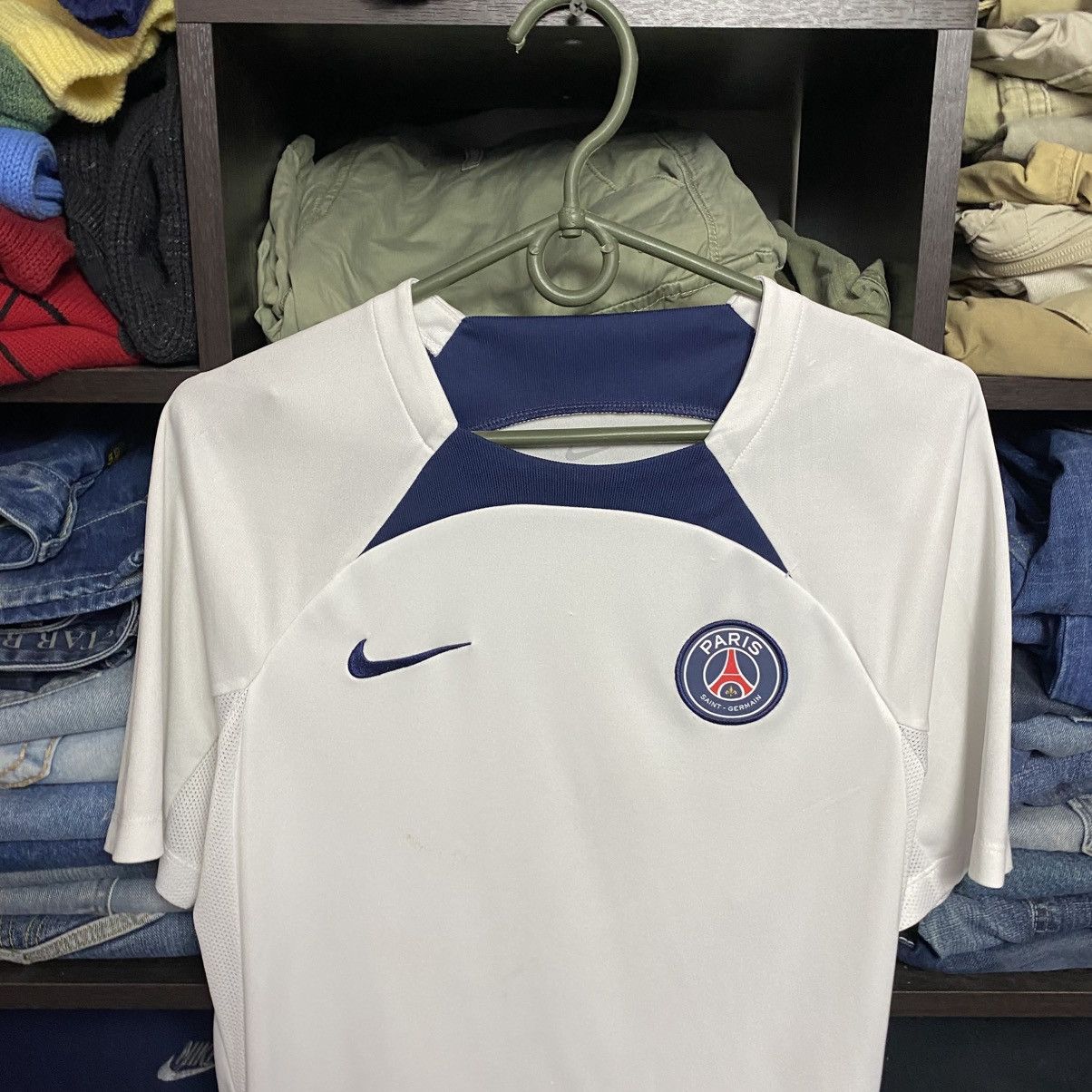 Nike Mens Nike FC Paris Saint Germain PSG 2021 soccer jersey Size US S / EU 44-46 / 1 - 2 Thumbnail