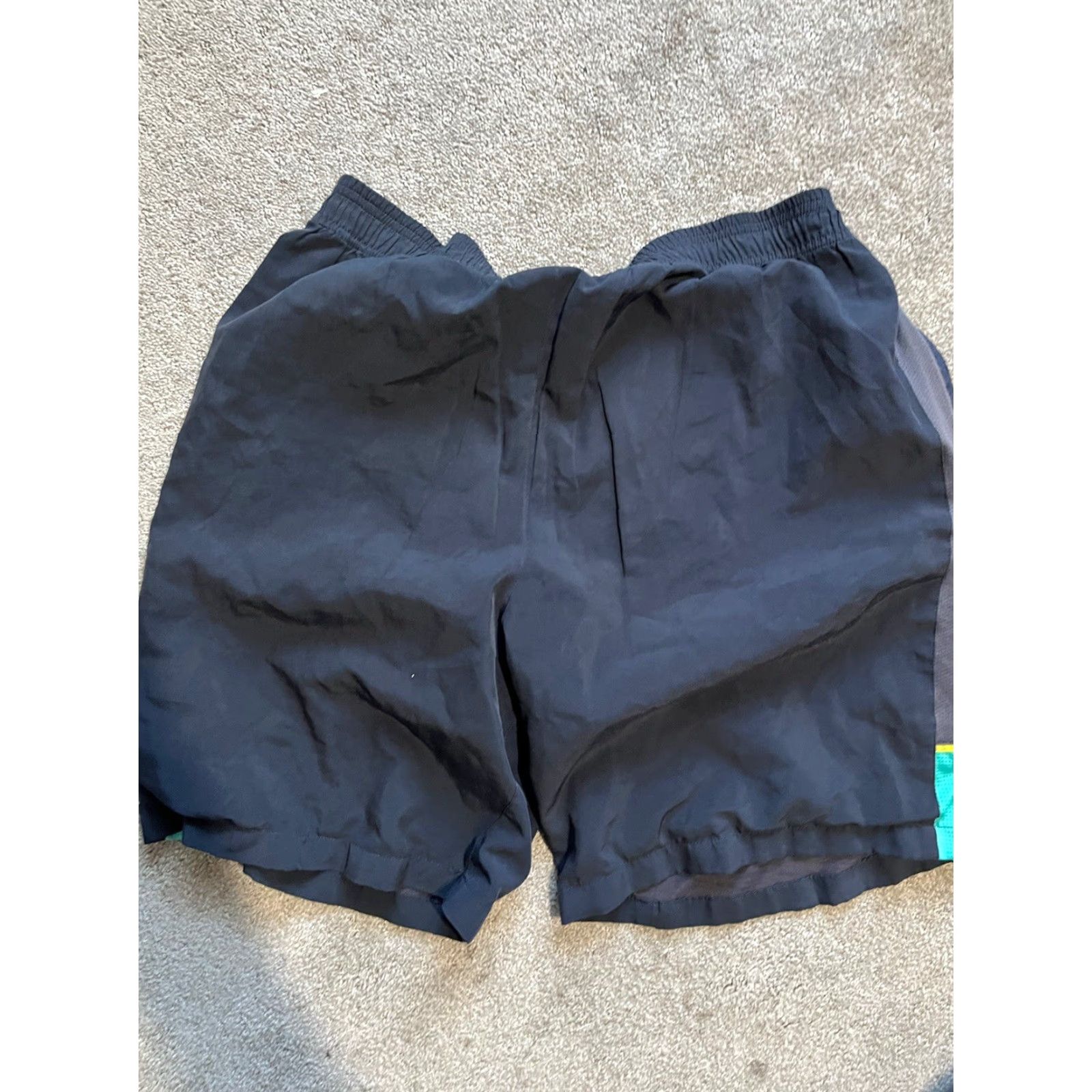 Under Armour Under Armour Men's Large HeatGear Shorts Black with Leg Lining Y2K No Drawstring Size US 33 - 2 Thumbnail