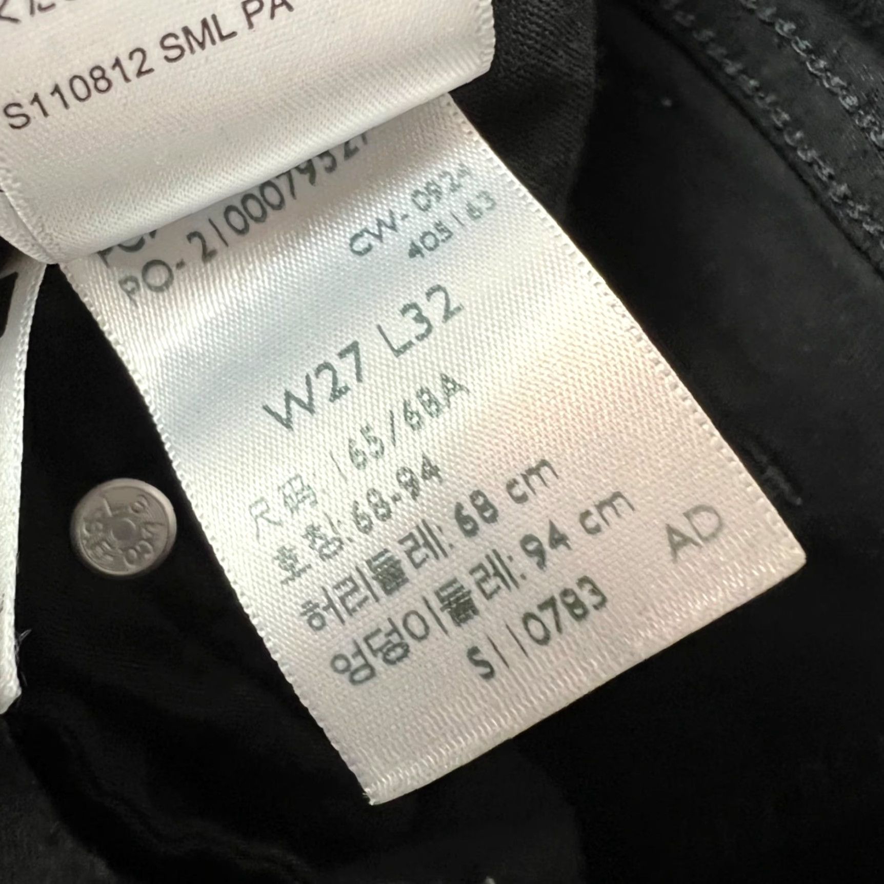 Levi's Levi's 726 Flare Jeans Womens Size 27 Black Denim Stretch High Rise 5-Pocket Denim Cotton Blend Regular Inseam 30in Dark Wash Leather/Logo Accent N/A Size 27" / US 4 / IT 40 - 5 Thumbnail