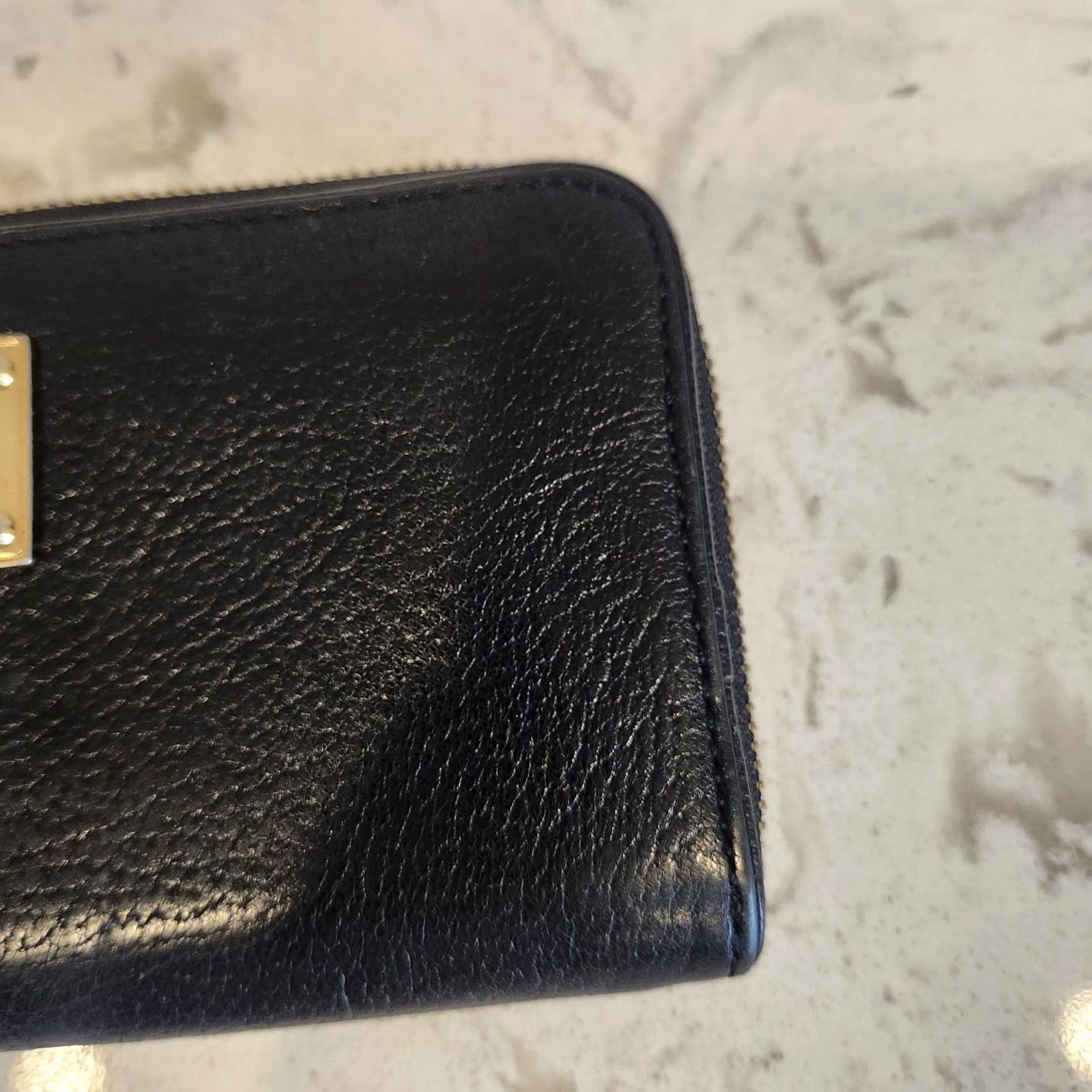 Michael Kors Michael Kors Wallet Black Leather Zip-Around Gold Plate Logo Womens S Small Used Condition Size ONE SIZE - 6 Thumbnail
