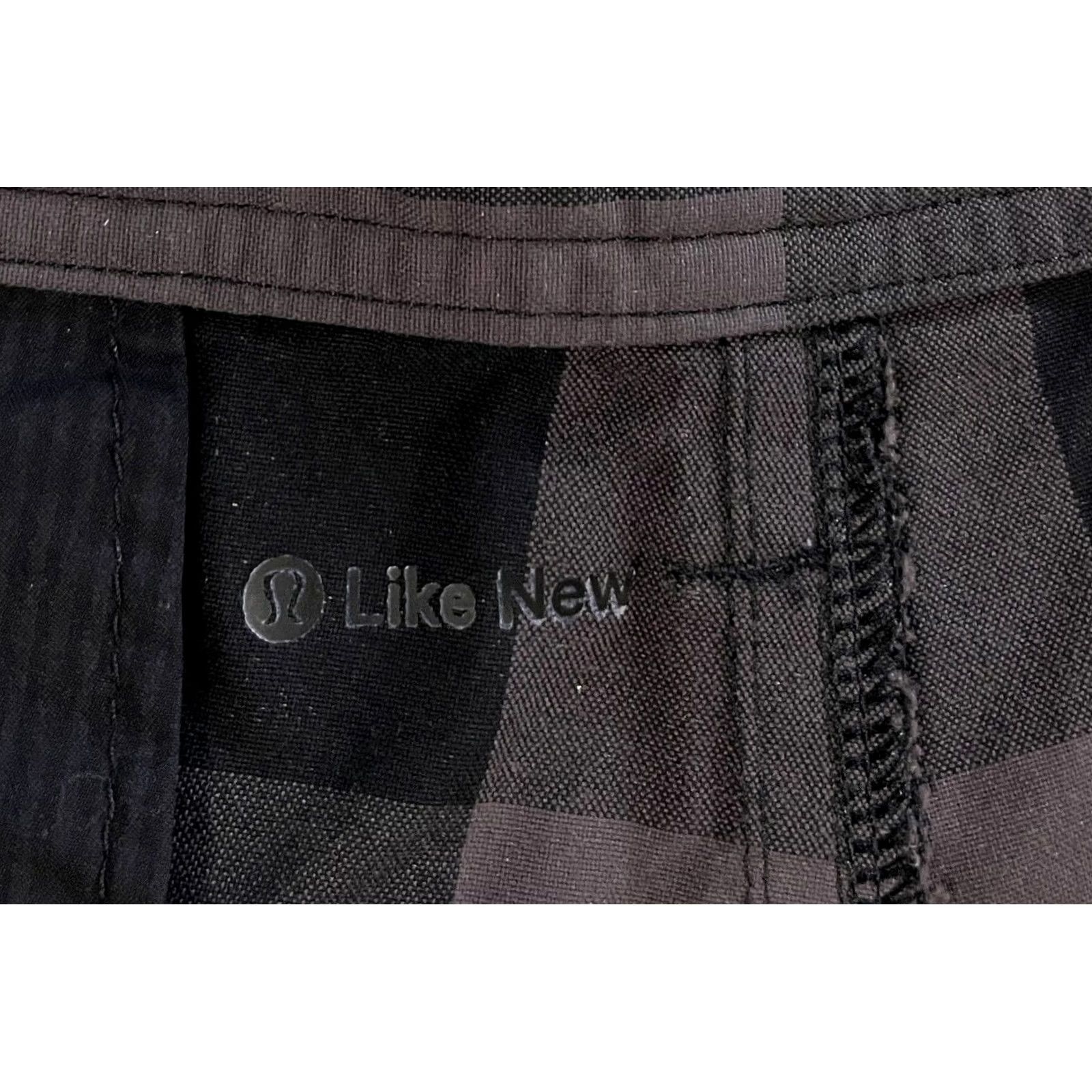 Lululemon Lululemon Kahuna Shorts Mens 10" Plaid Sz 34 Black Gray Front Flat 34 Inseam Pockets Chino Outdoor Preppy Athleisure Vintage/Pre-owned Mens Size US 34 / EU 50 - 6 Thumbnail