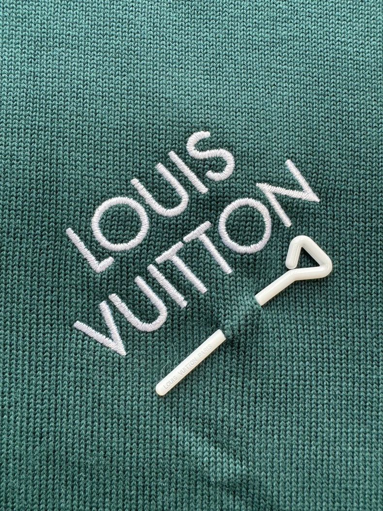 Louis Vuitton Louis Vuitton size 4l Black-green pin knit short sleeve Size US M / EU 48-50 / 2 - 5 Thumbnail