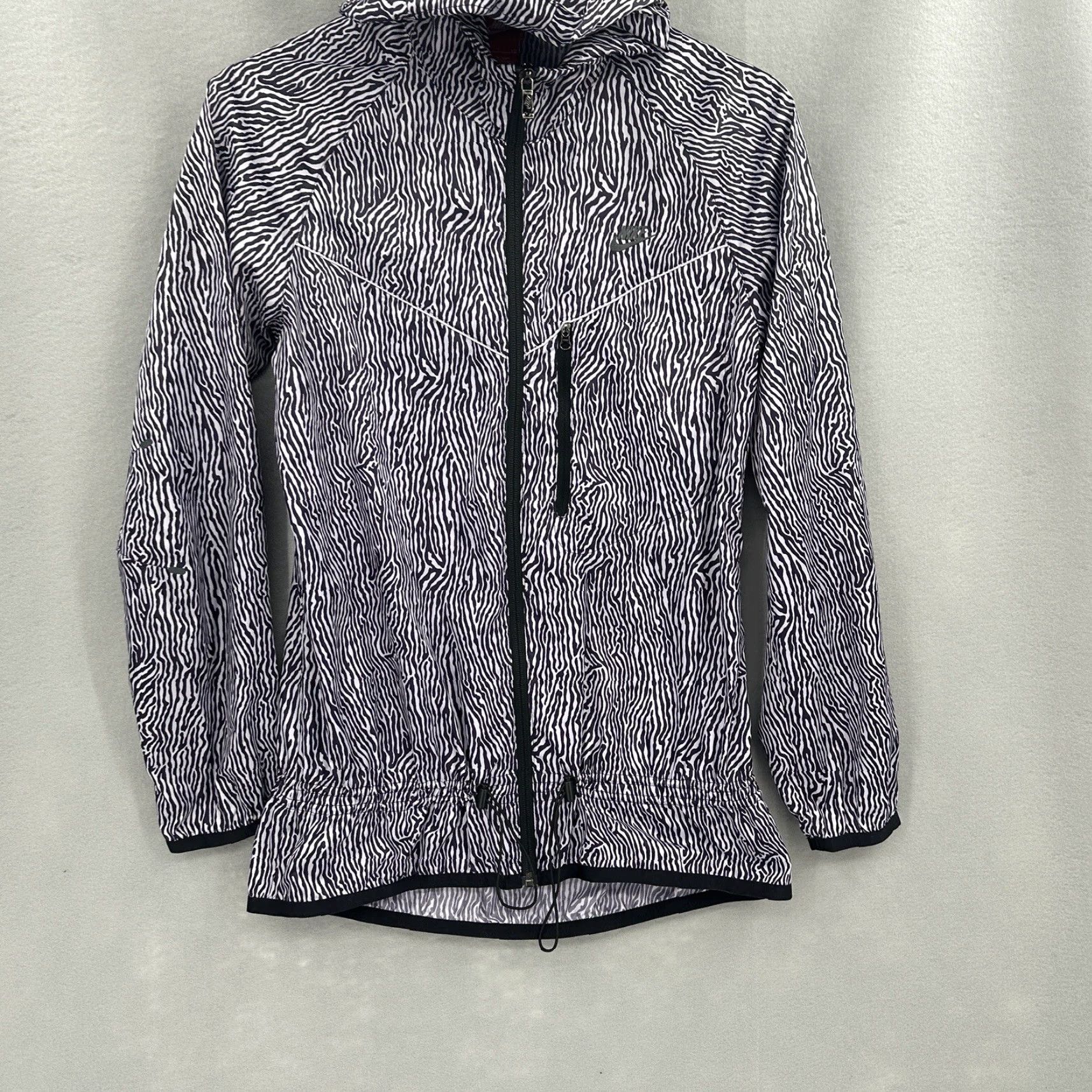 Nike Nike Windrunner Jacket Womens S Black Windbreaker, Windrunner, Hooded, Zip, Pockets, Lightweight, Running, Fall/Spring/Winter, Womens Size S / US 4 / IT 40 - 4 Thumbnail