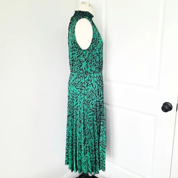 Banana Republic Leopard Satin Mock Neck Elastic Waist Pleated Dress NWT Size M / US 6-8 / IT 42-44 - 6 Thumbnail