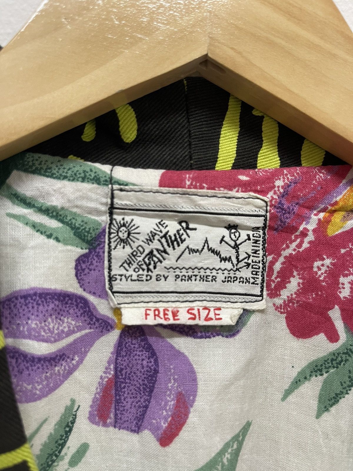 Japanese Brand VINTAGE PANTHER JAPAN ARTS MOTIFS CROP JACKET Size US M / EU 48-50 / 2 - 5 Thumbnail