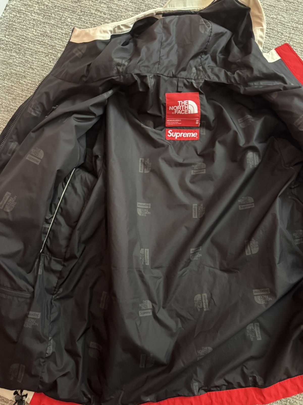 Supreme × The North Face Supreme🔥the north face colab❗️ Size US M / EU 48-50 / 2 - 9 Thumbnail