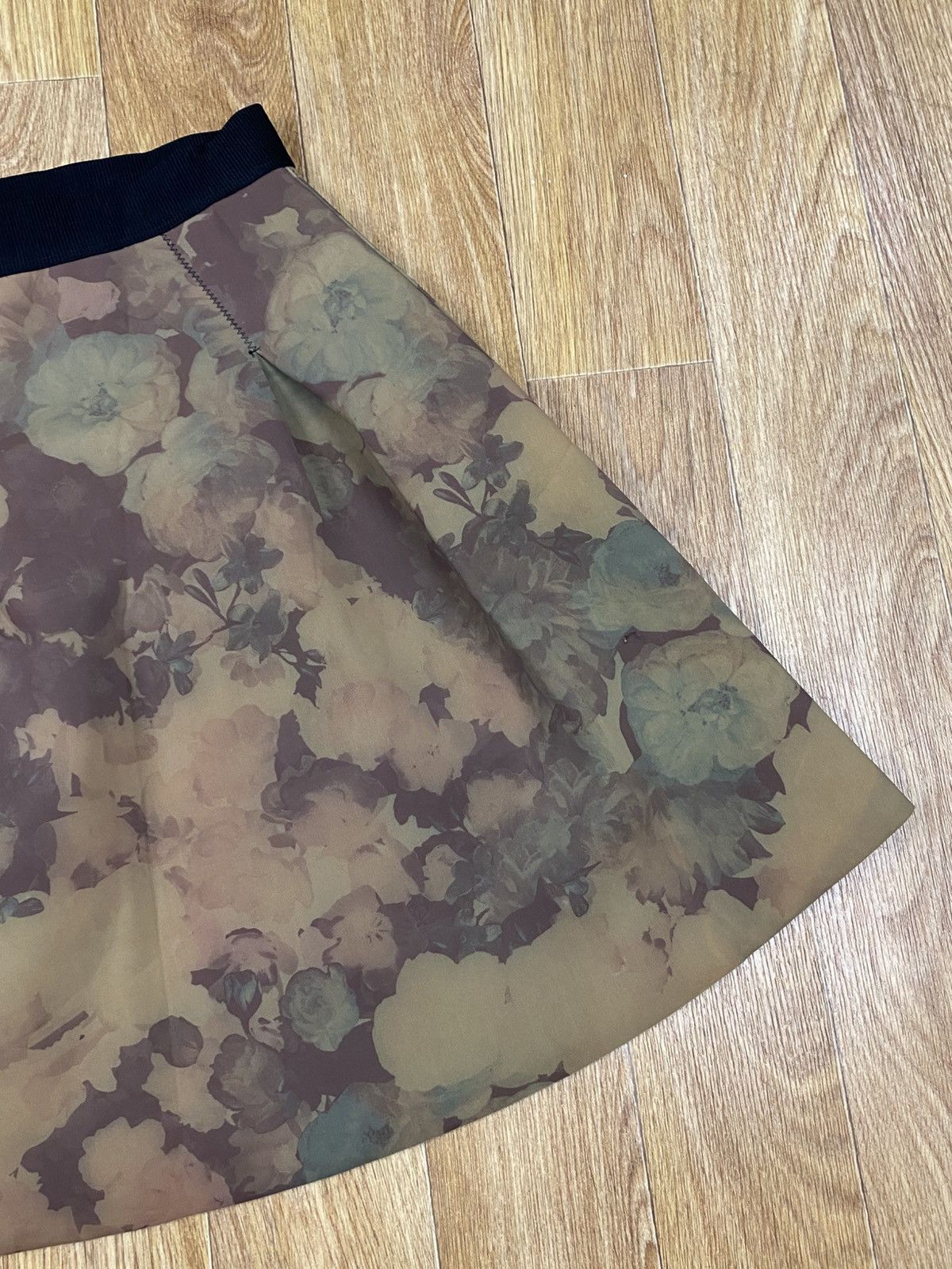 Essentiel Antwerp Essentiel Antwerp Flower Print Neoprene Skirt Size 27" / US 4 / IT 40 - 4 Thumbnail